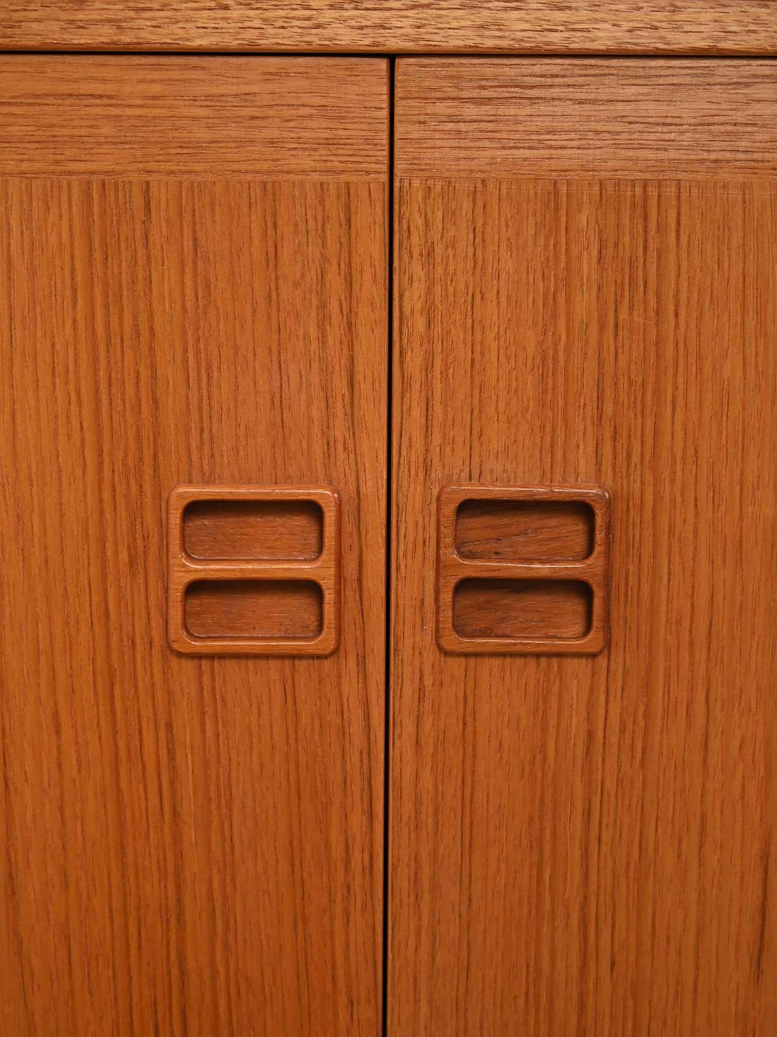 Teak Cabinet scandinavo anni ’60 in teak For Sale