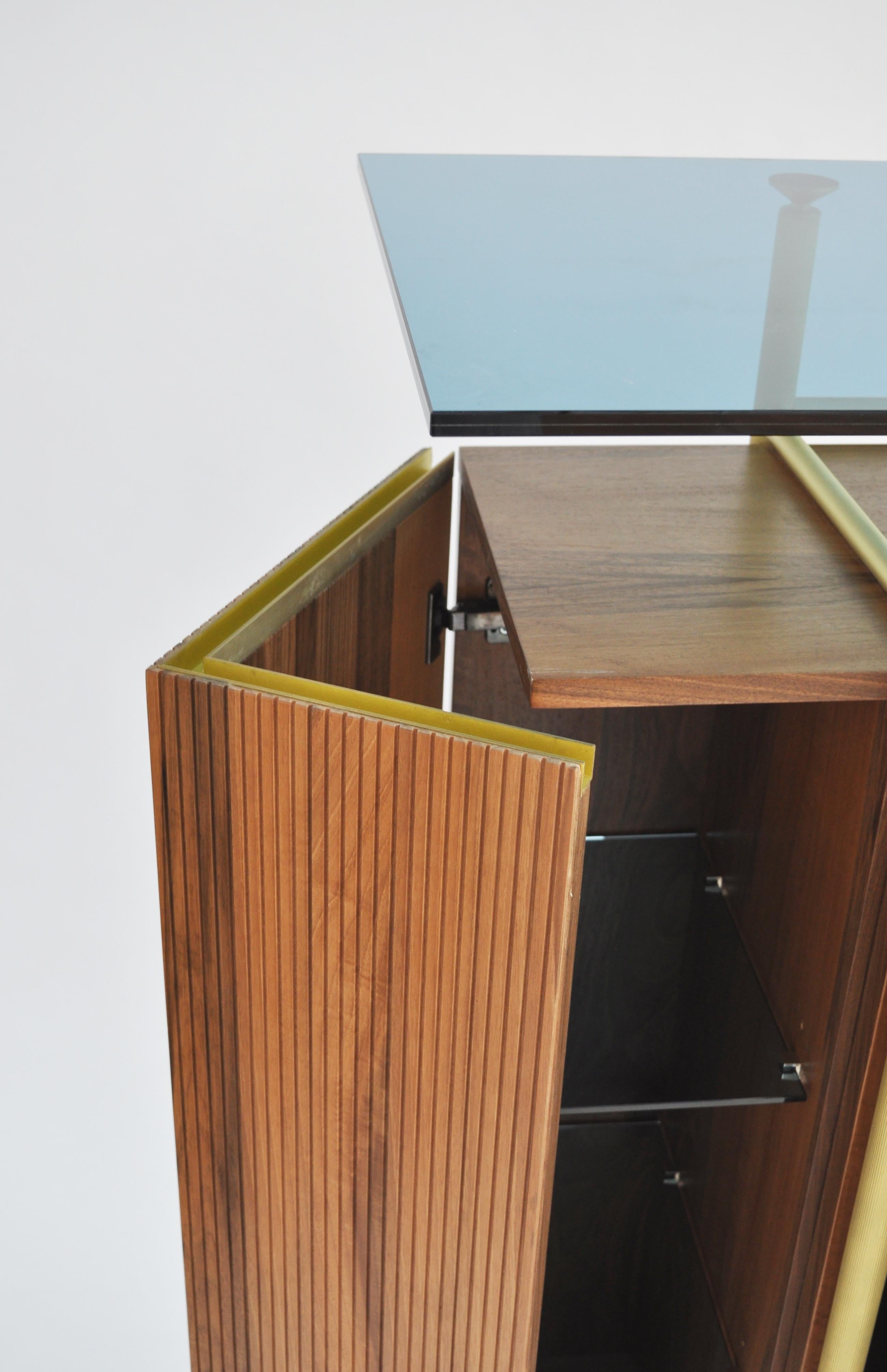 Serica-Schrank aus Canaletto-Walnussholz, von Viviana Degrandi für Medulum (Moderne) im Angebot