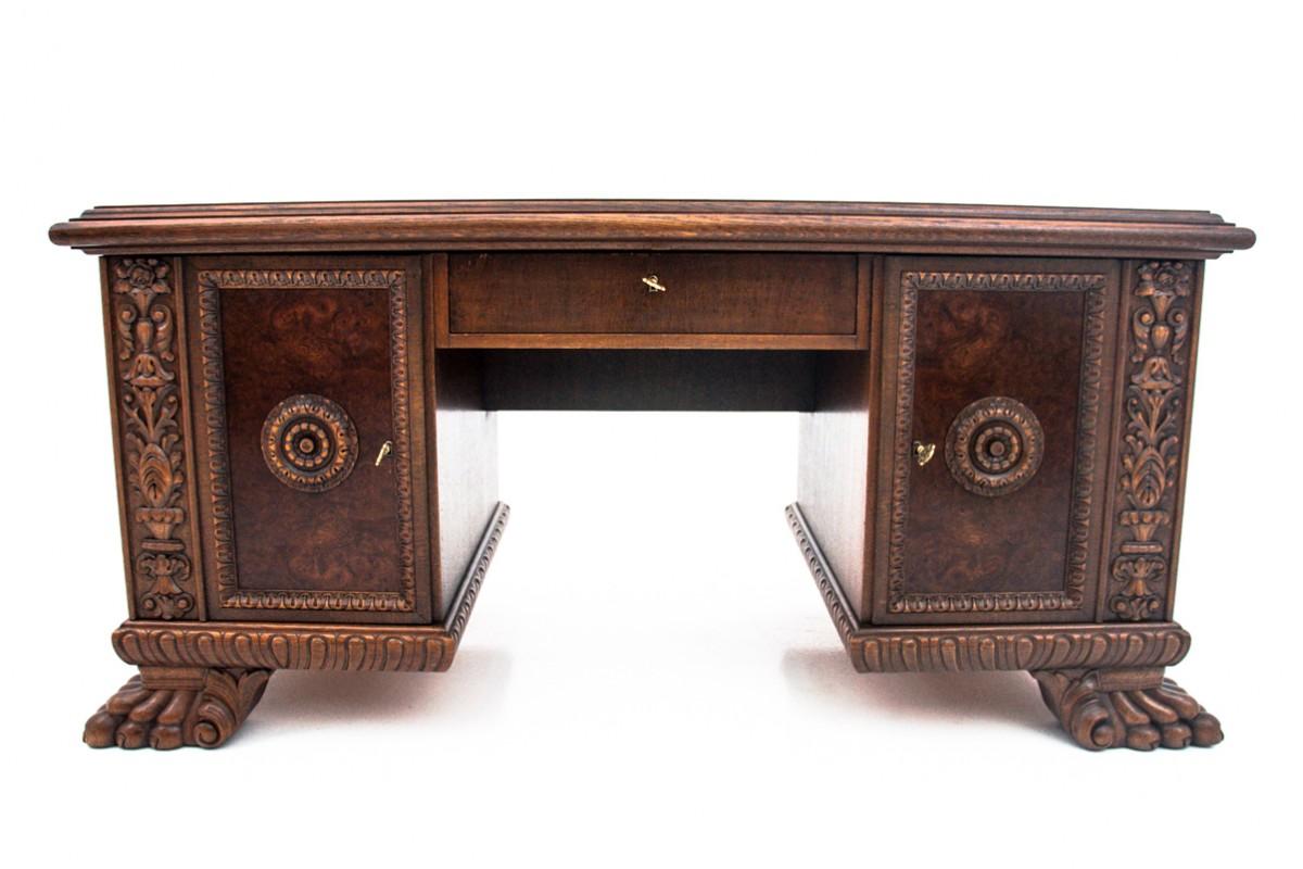 Cabinet set on lion's paws, Germany, early 20th century. For Sale 6