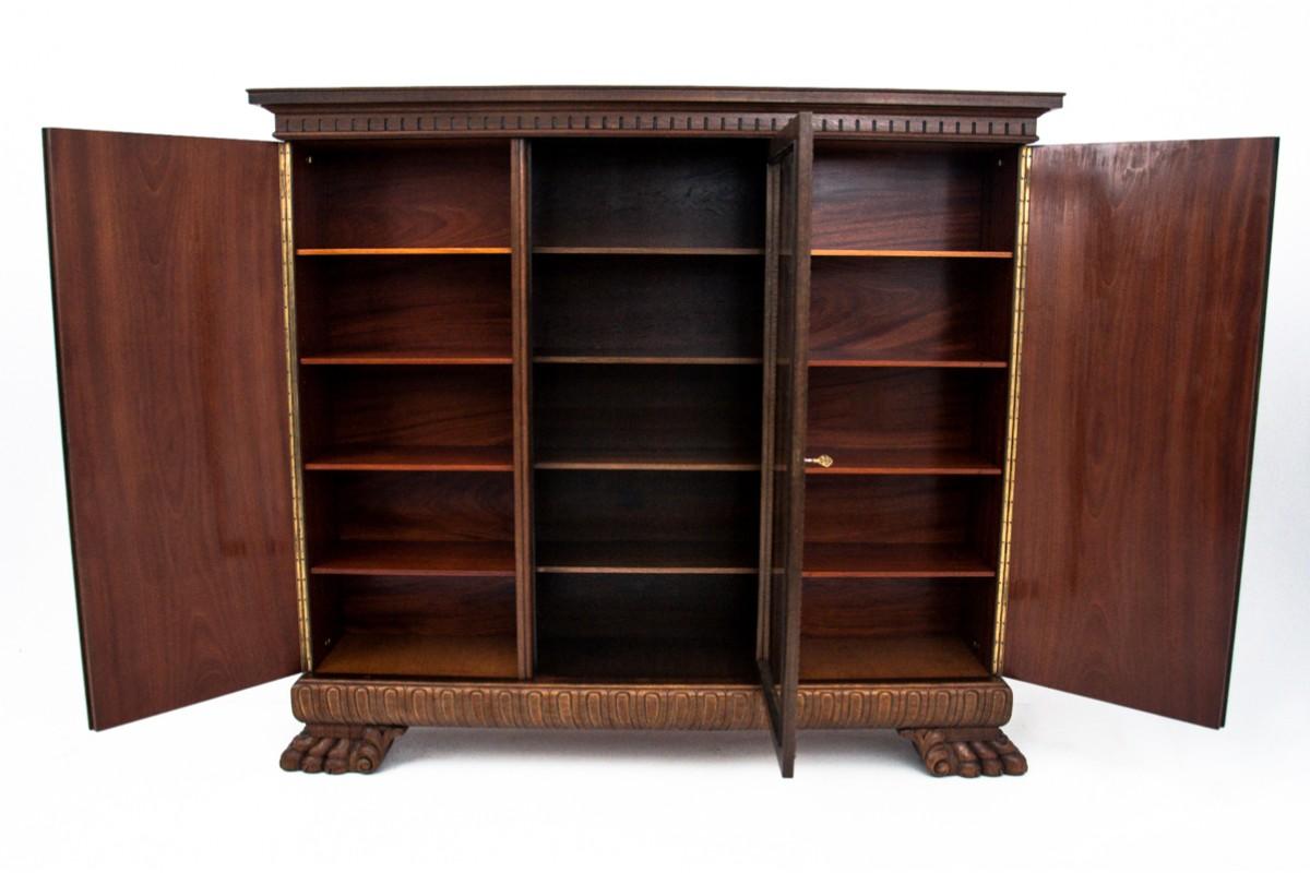 An office set from around 1910 from Germany.

The furniture is in very good condition.

Dimensions:

Desk: height 79 cm / width 166 cm / depth 80 cm

Library: height 191 cm / width 213 cm / depth 46.5 cm