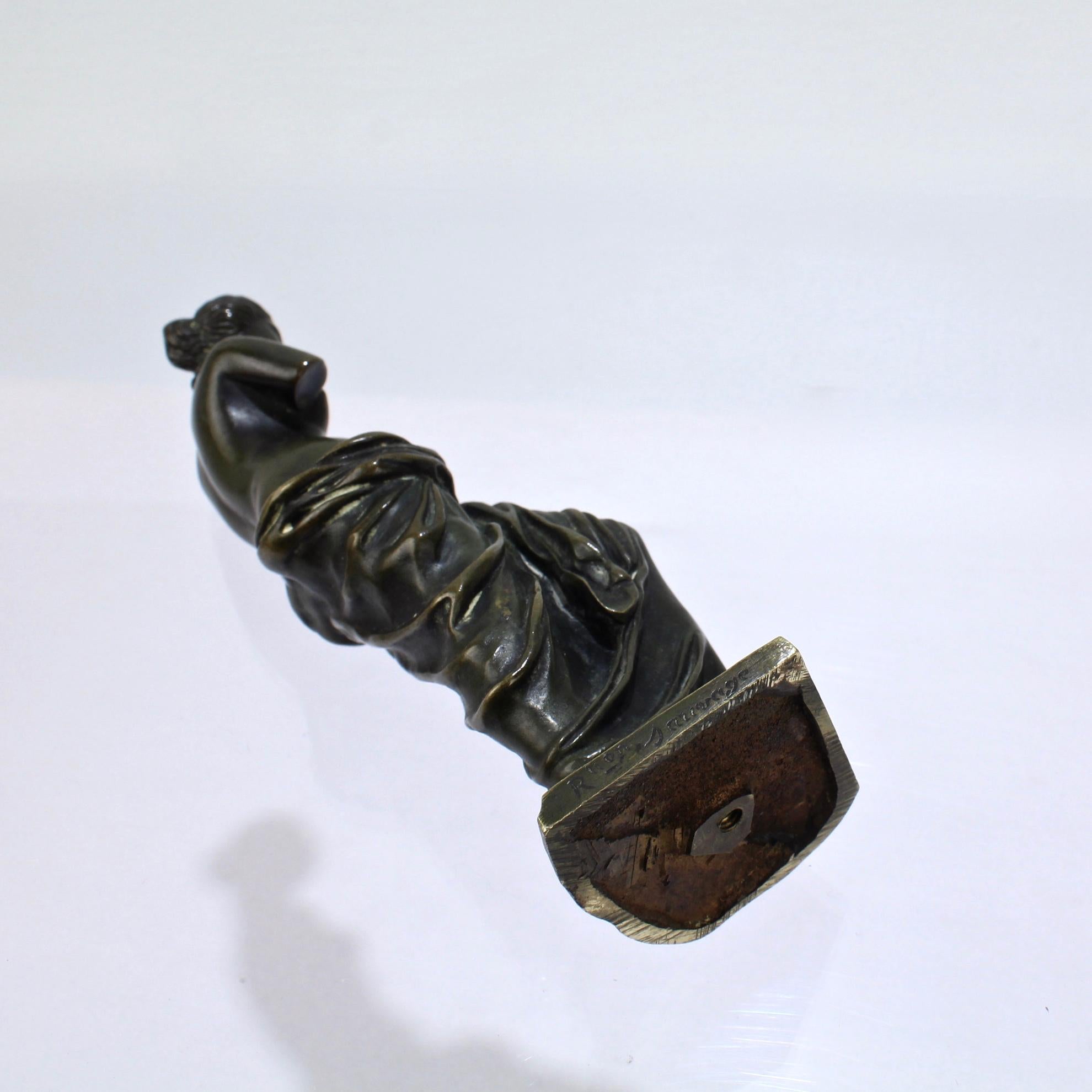 Scultura in bronzo della Venere di Milo di Ron Sauvage in formato armadio in vendita 3