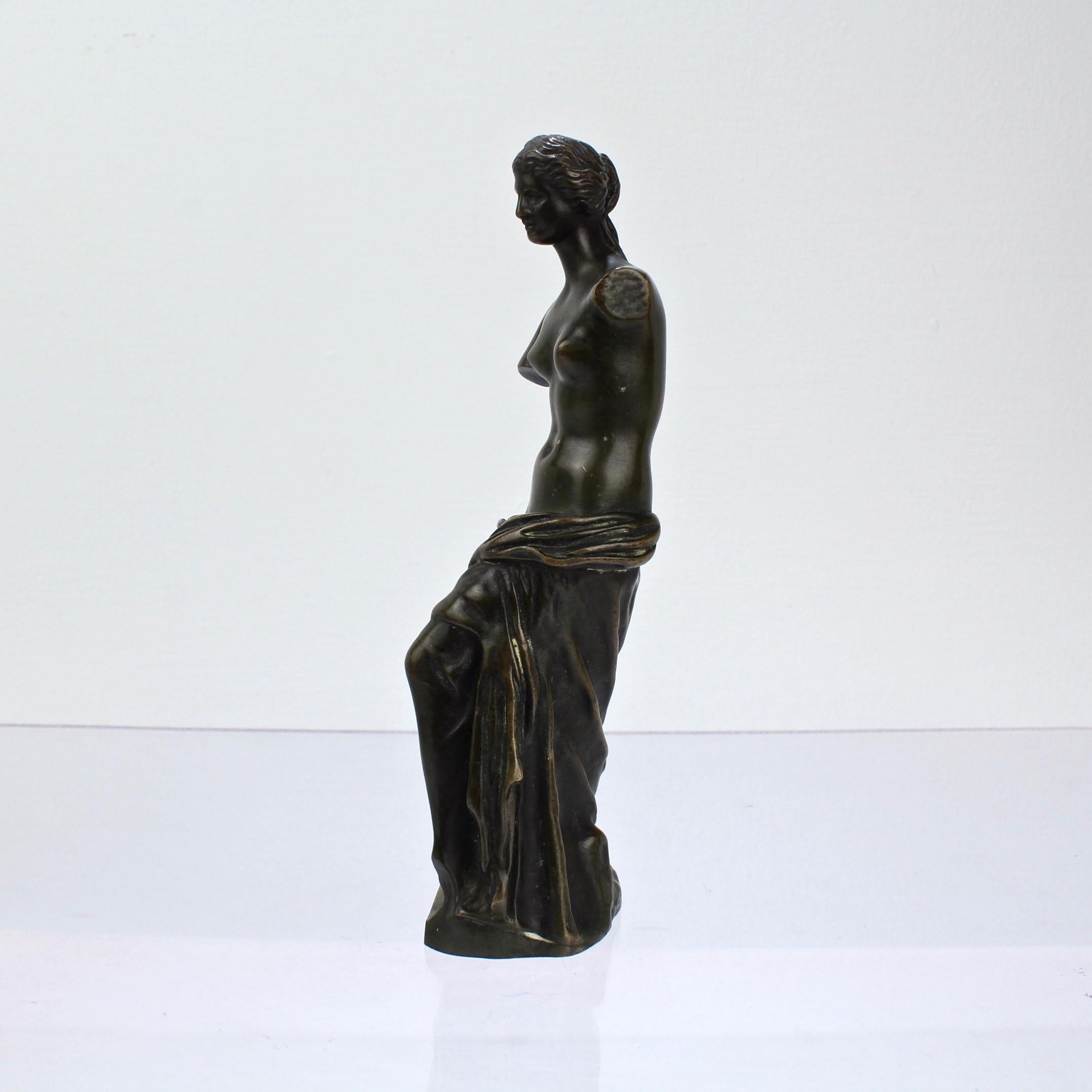 Grand Tour Sculpture de Vénus de Milo en bronze, hauteur meuble, d’après Ron Liod Sauvage en vente