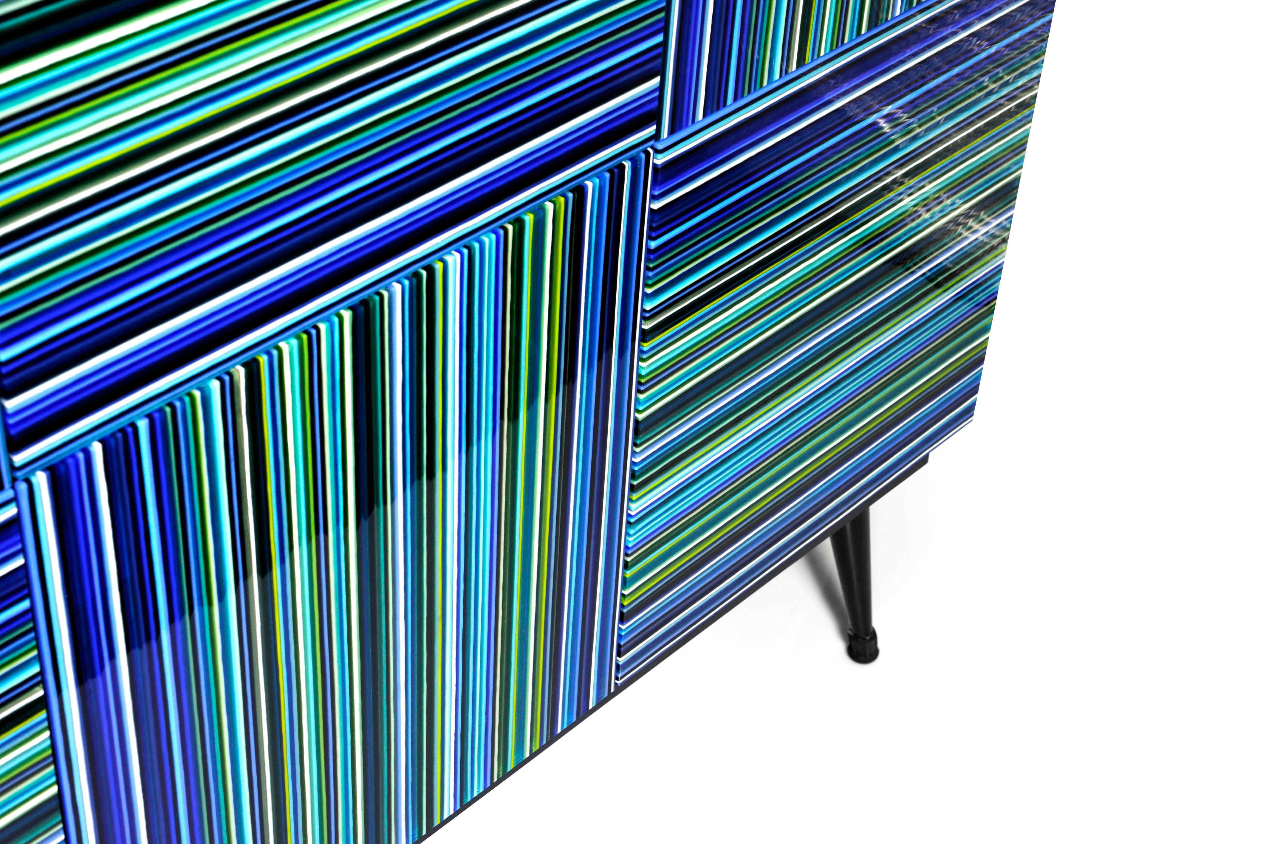 Armario Puertas de Cristal a Rayas Multicolor by Orfeo Quagliata Mexicano en venta