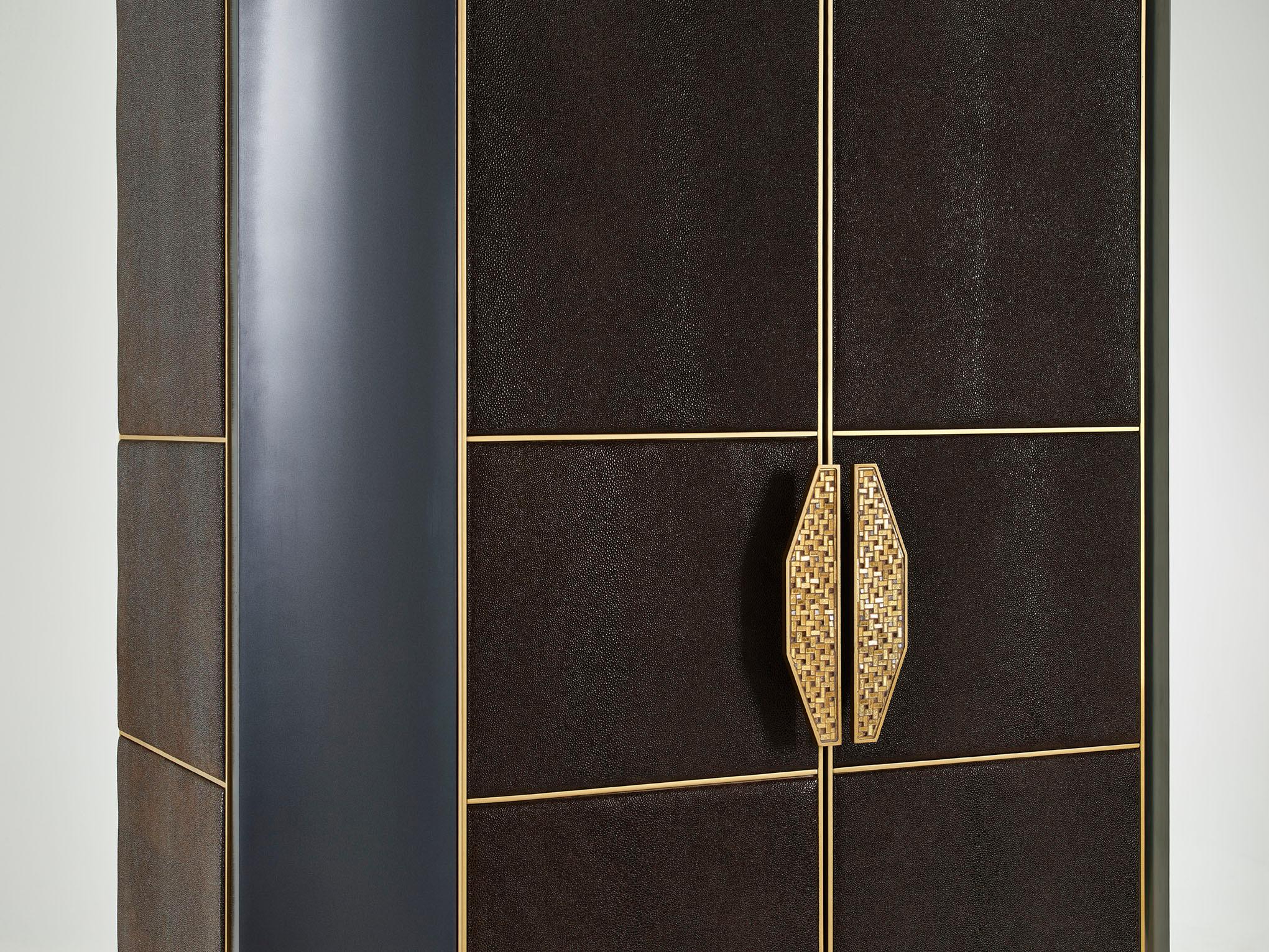 Armario Estructura Acabado Bronce Antiguo Tapizado Lateral con Cuero Espejo Led Bronceado en venta