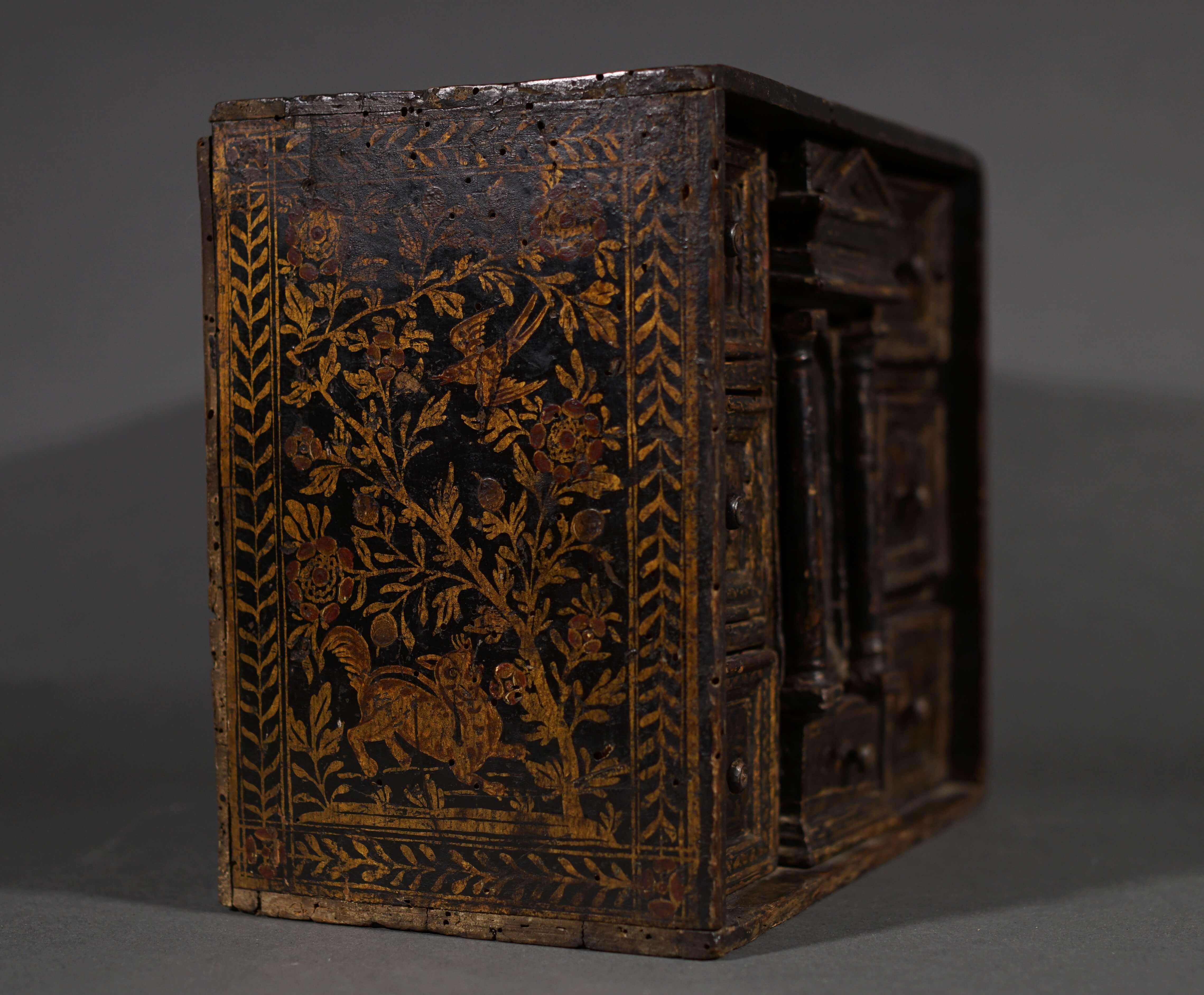 Italian Cabinet Veneziano del XVI secolo Legno Laccato 