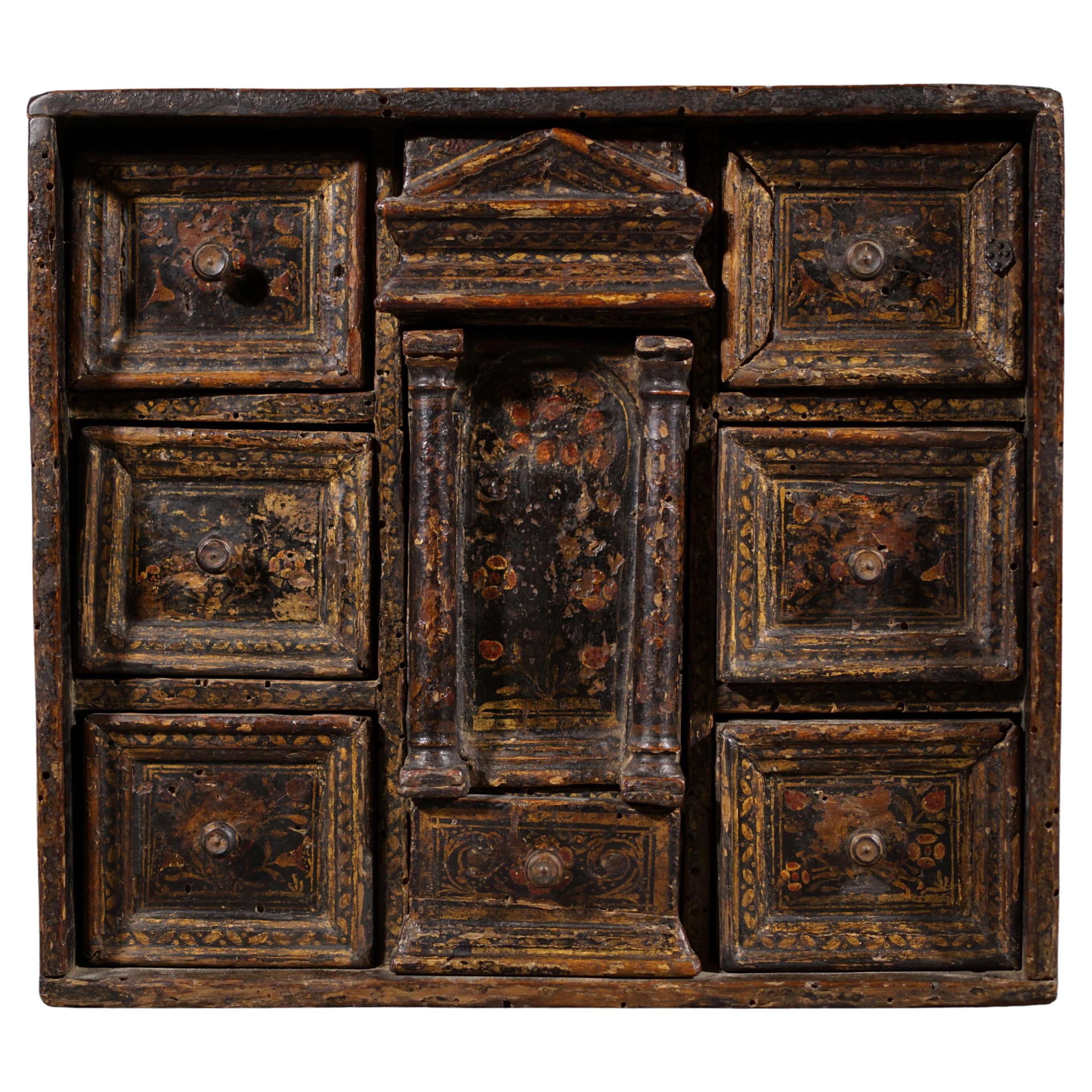 Cabinet Veneziano del XVI secolo Legno Laccato "alla Persiana" da collezione in vendita