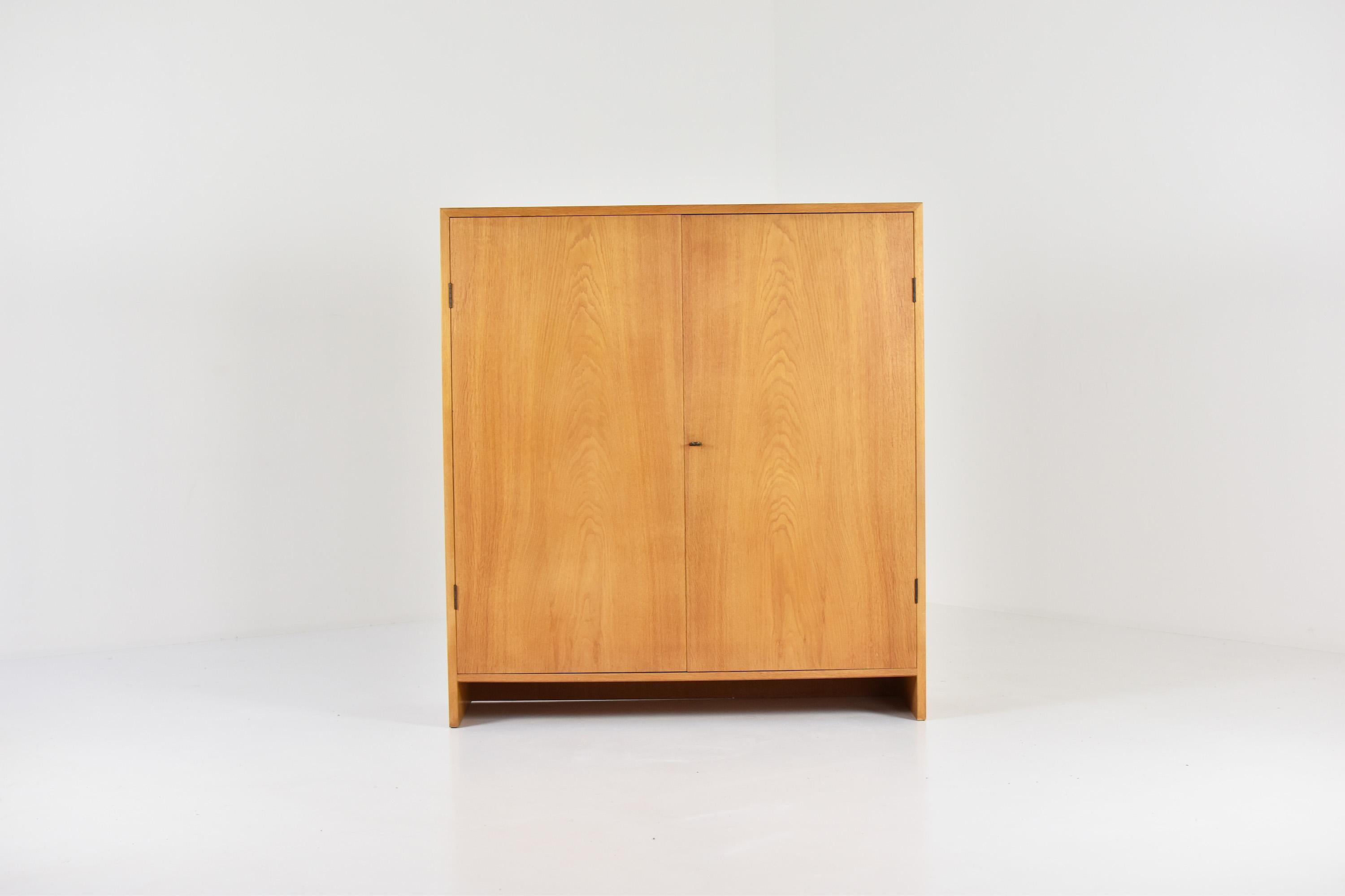 Cabinet / Wall Unit by Hans Wegner in Oak for RY Mobler, Denmark, 1950's 2