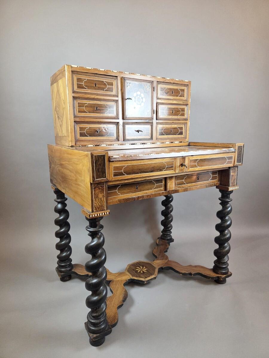 Cabinet, Walnut and Mahogany, Bone Ornamentation, Flanders , late 18th In Good Condition For Sale In Brussels, BE