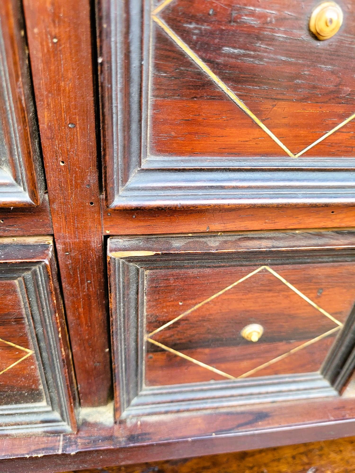 Legno Mobile con cassetti, periodo del XVII secolo in vendita