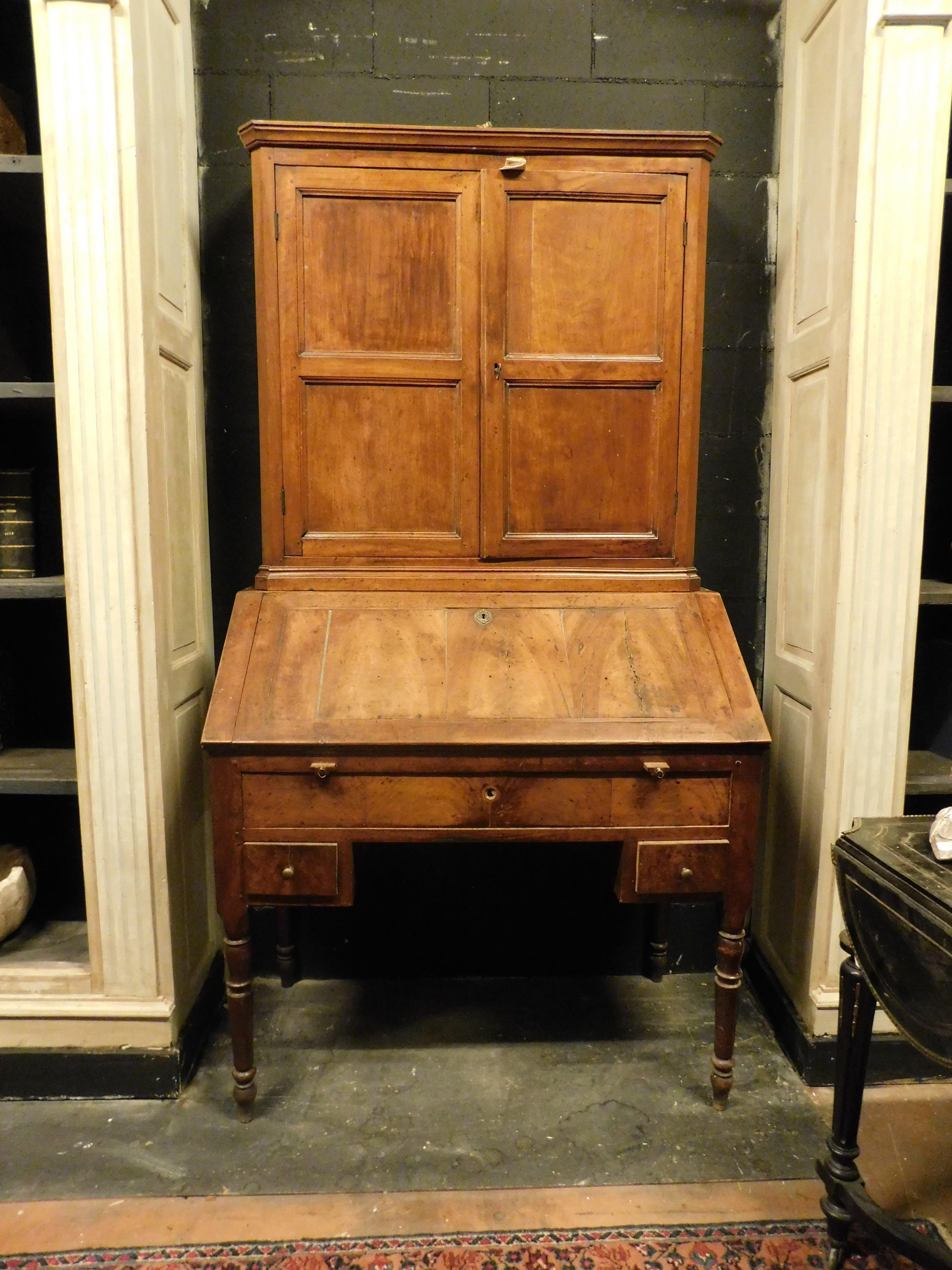 Antique cabinet with flap, walnut desk, upper storage unit with internal doors and drawers, turned legs and desk resting on extractable shelves. Complete with original internal drawers, very beautiful and storage piece of furniture, piece of