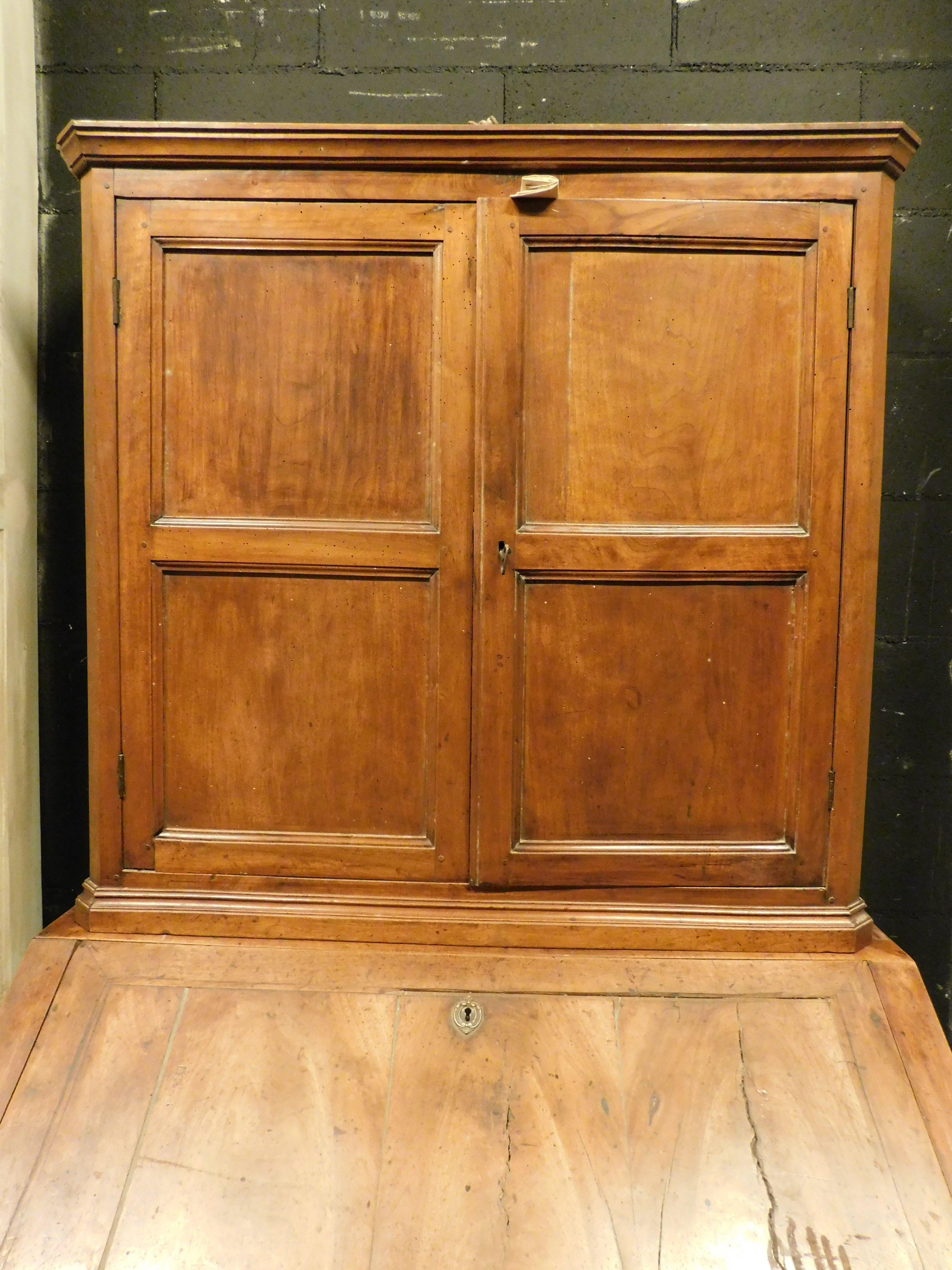 Cabinet with flap, walnut desk, Italy In Good Condition For Sale In Cuneo, Italy (CN)