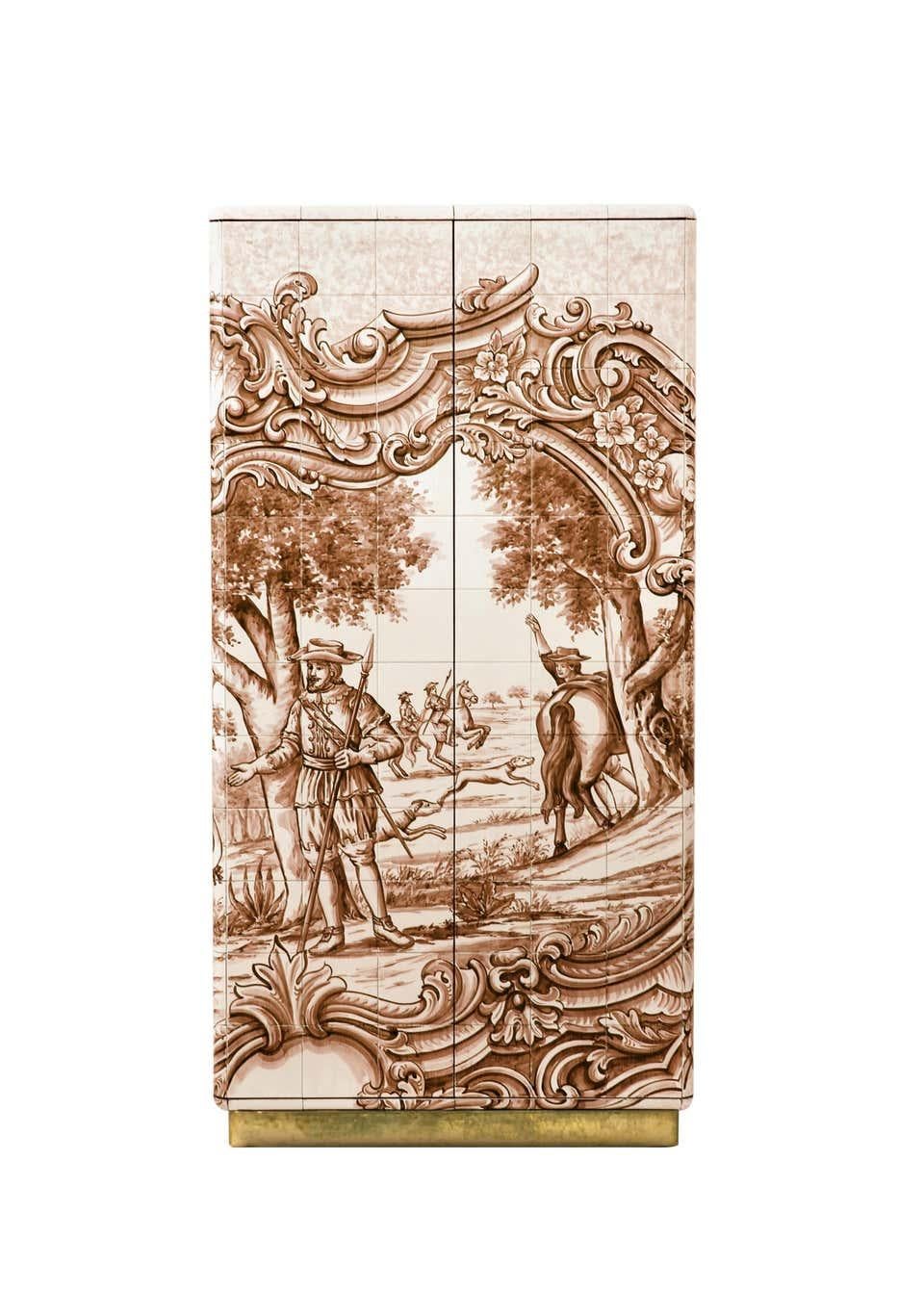 Tempo di produzione stimato: 15-16 settimane.

L'Heritage Cabinet è un elegante pezzo d'arredamento che completa la decorazione di qualsiasi ambiente interno. Un insieme molto ambito di piastrelle dipinte a mano come quelle di una collezione d'arte