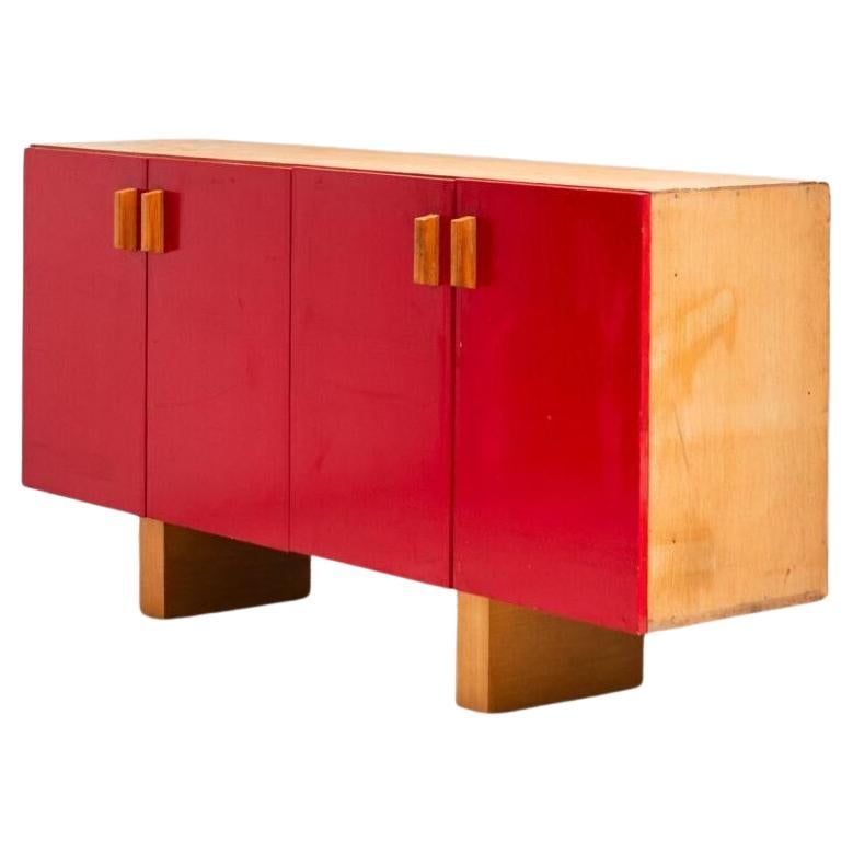 Armadio con ante rosse di Charlotte Perriand