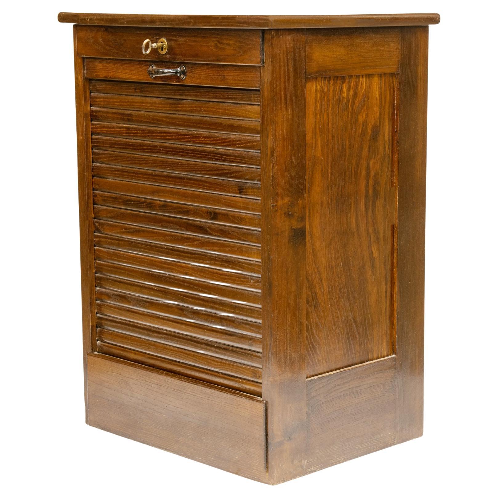 Autre Armoire avec porte coulissante à volet roulant en vente