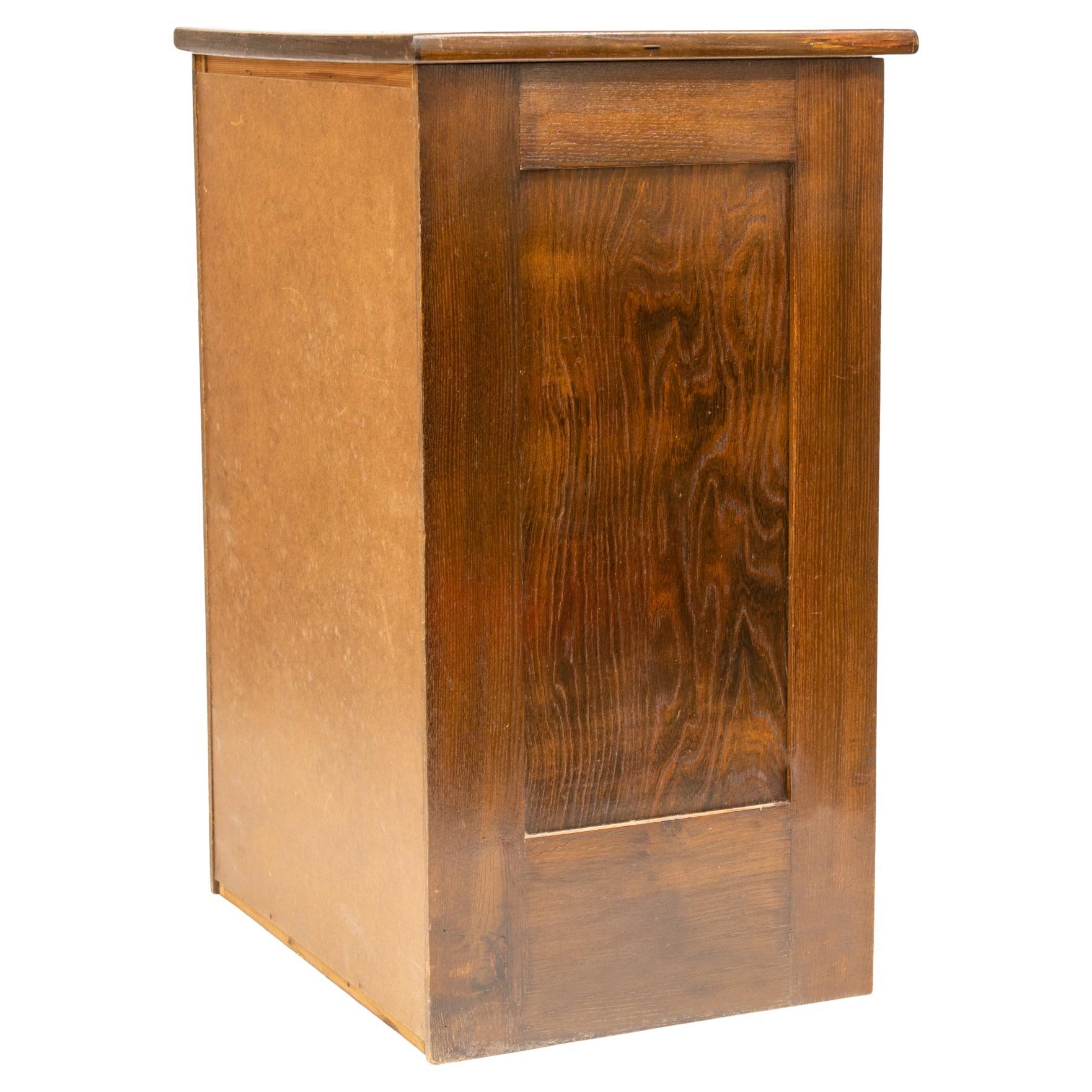 Chêne Armoire avec porte coulissante à volet roulant en vente