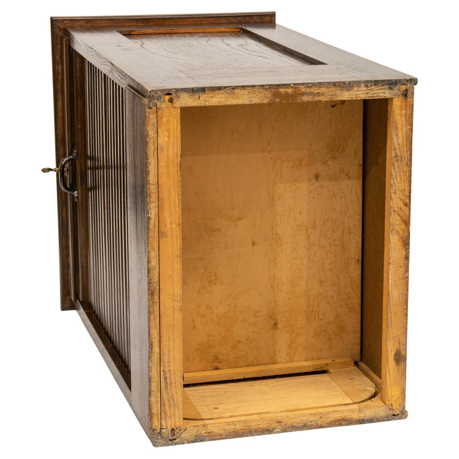 Armoire avec porte coulissante à volet roulant en vente 1