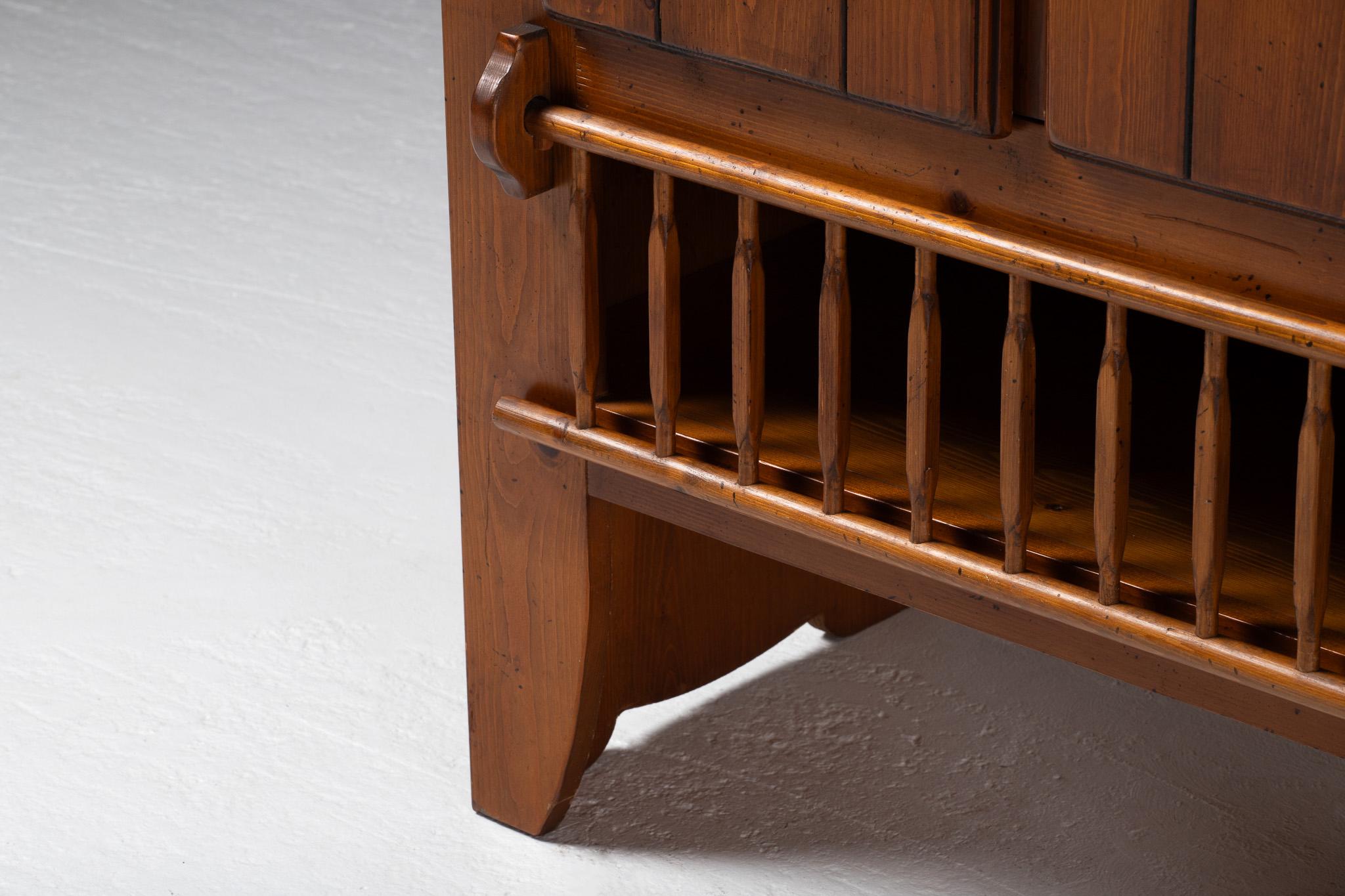 Cabinet with Spindle Towel Rack in Pine, France, 1950s

A quiet architecture of utility rendered in timeworn pine, this cabinet stands with rustic dignity. Its upright silhouette is softened by the subtle play of vertical grain and the delicate