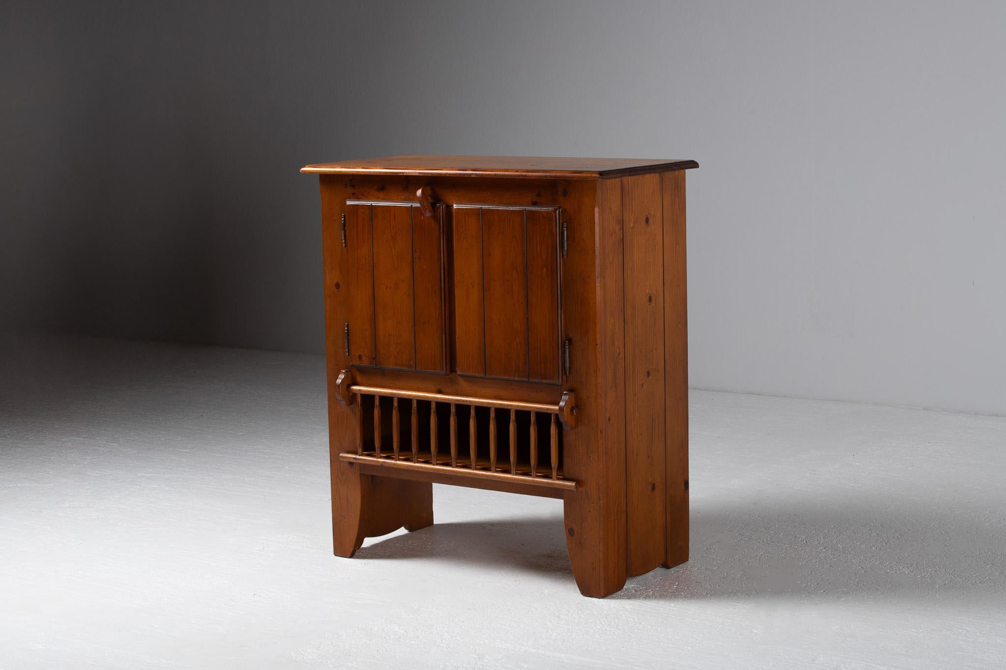 Cabinet with Spindle Towel Rack in Pine, France, 1950s For Sale 2