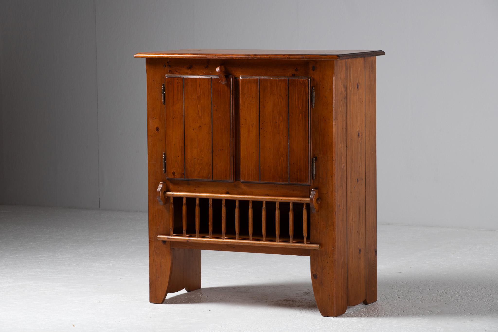 Cabinet with Spindle Towel Rack in Pine, France, 1950s For Sale 3