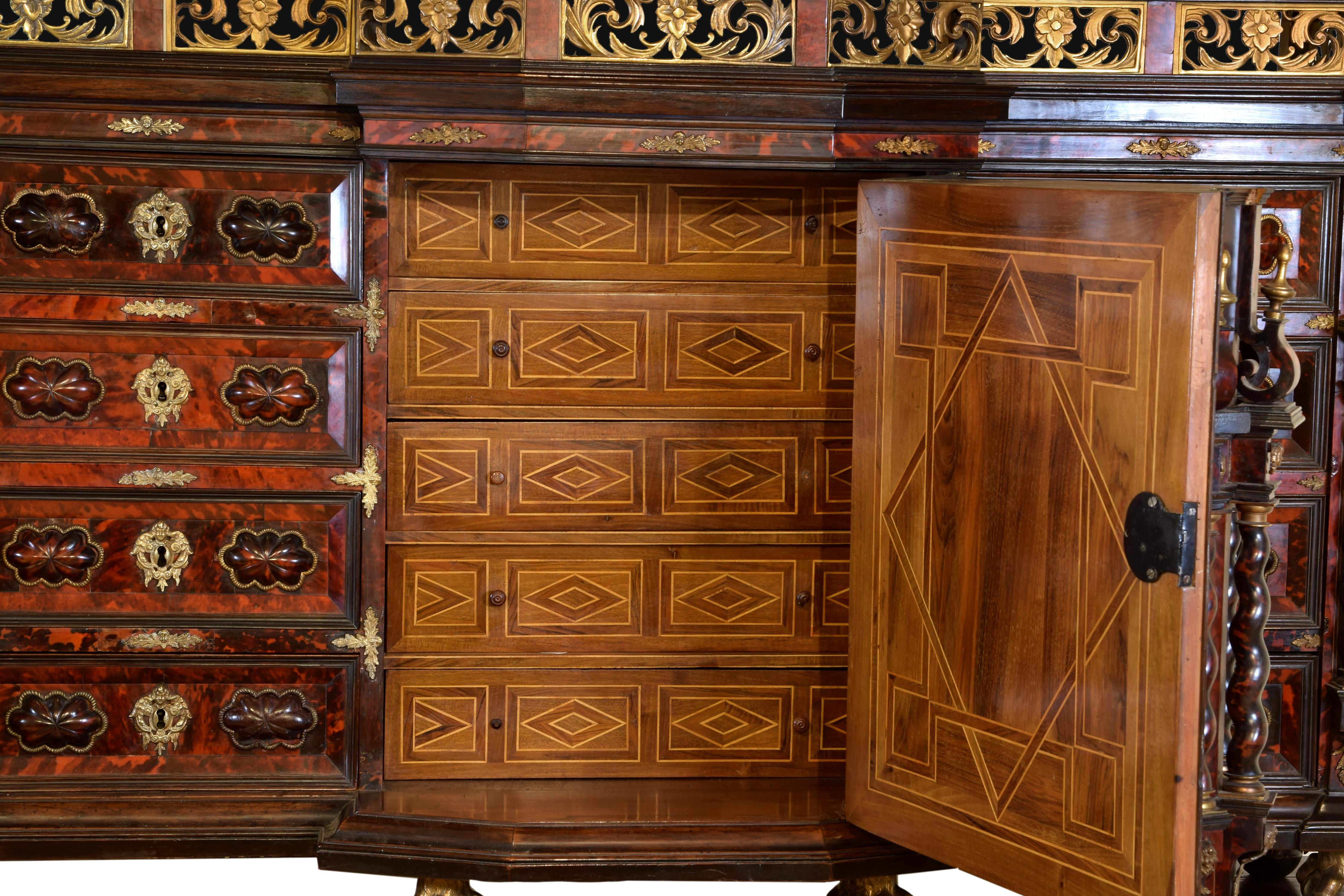 Cabinet with Table, Tortoiseshell, Bronze, Etc, Italy, 17th Century and Later In Fair Condition For Sale In Madrid, ES