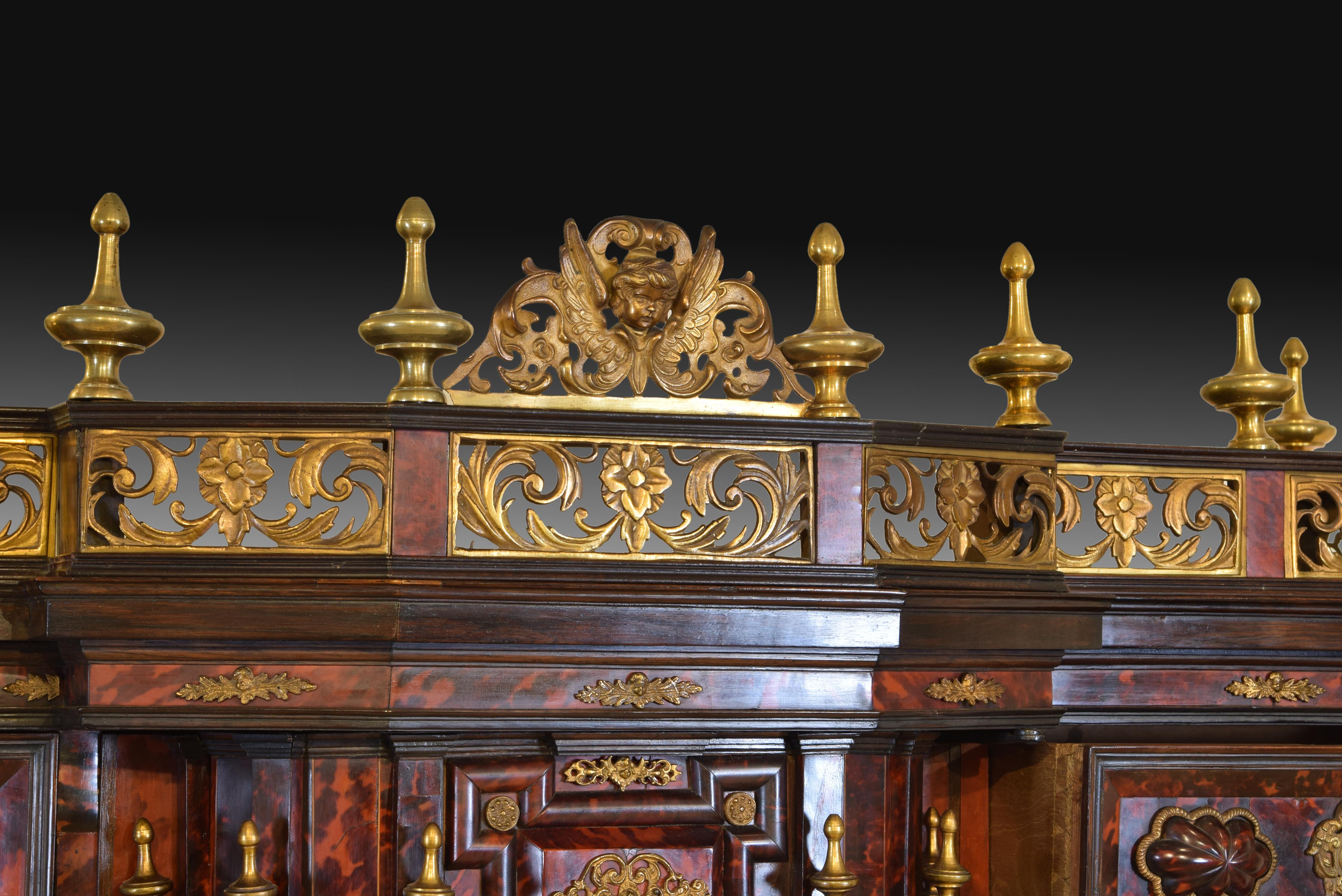 Schrank mit Tisch, Schildpatt, Bronze, Etc, Italien, 17. Jahrhundert und später (18. Jahrhundert und früher) im Angebot