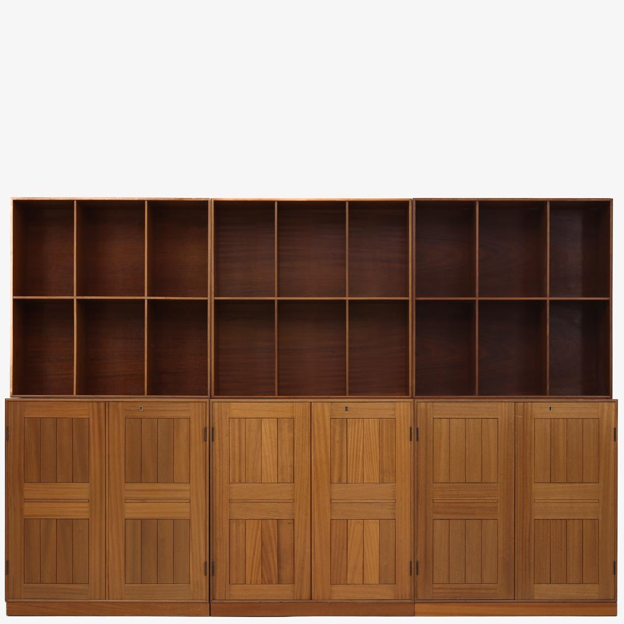 Cabinets in mahogany by Mogens Koch In Good Condition For Sale In Copenhagen, DK