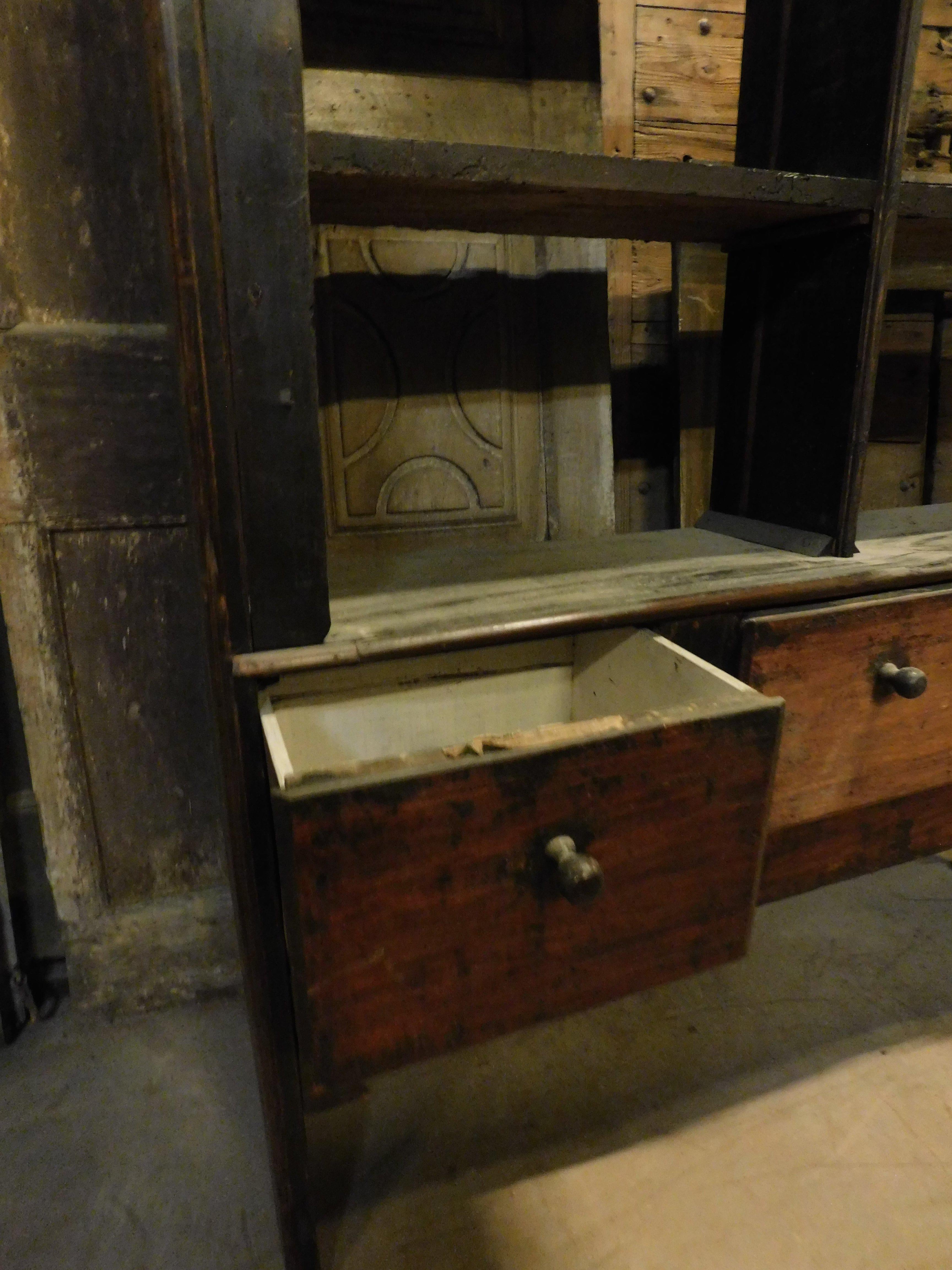 Armadi credenze libreria etagere rustica in legno di pioppo, Italia in vendita 1