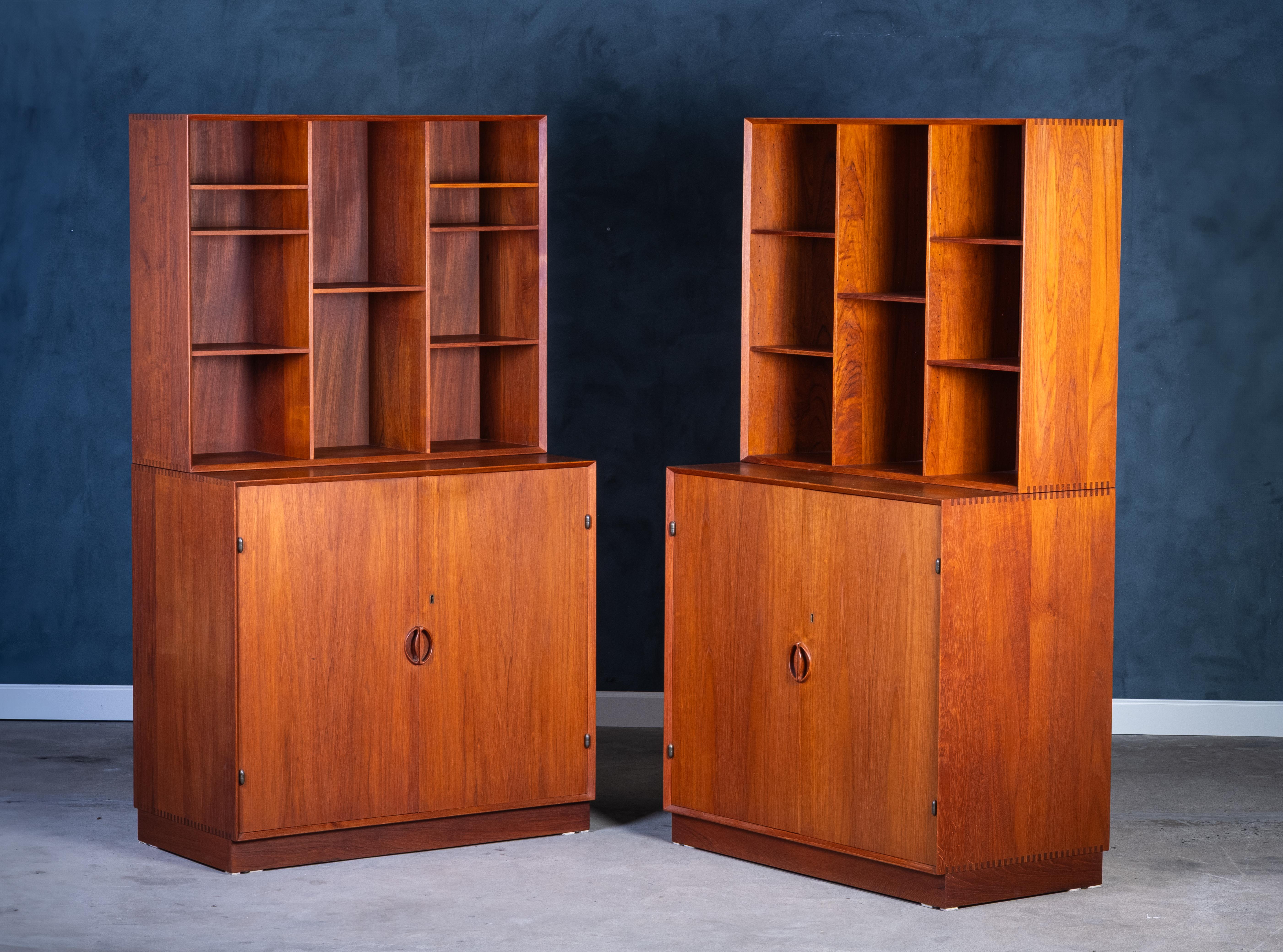 Cabinet in teak designed by Peter Hvidt & Orla Mølgaard-Nielsen for Søborg Møbelfabrik in the 1950s. Crafted entirely from solid teak, this modular shelving system reflects the duo’s signature balance of functionality, clean lines, and superb