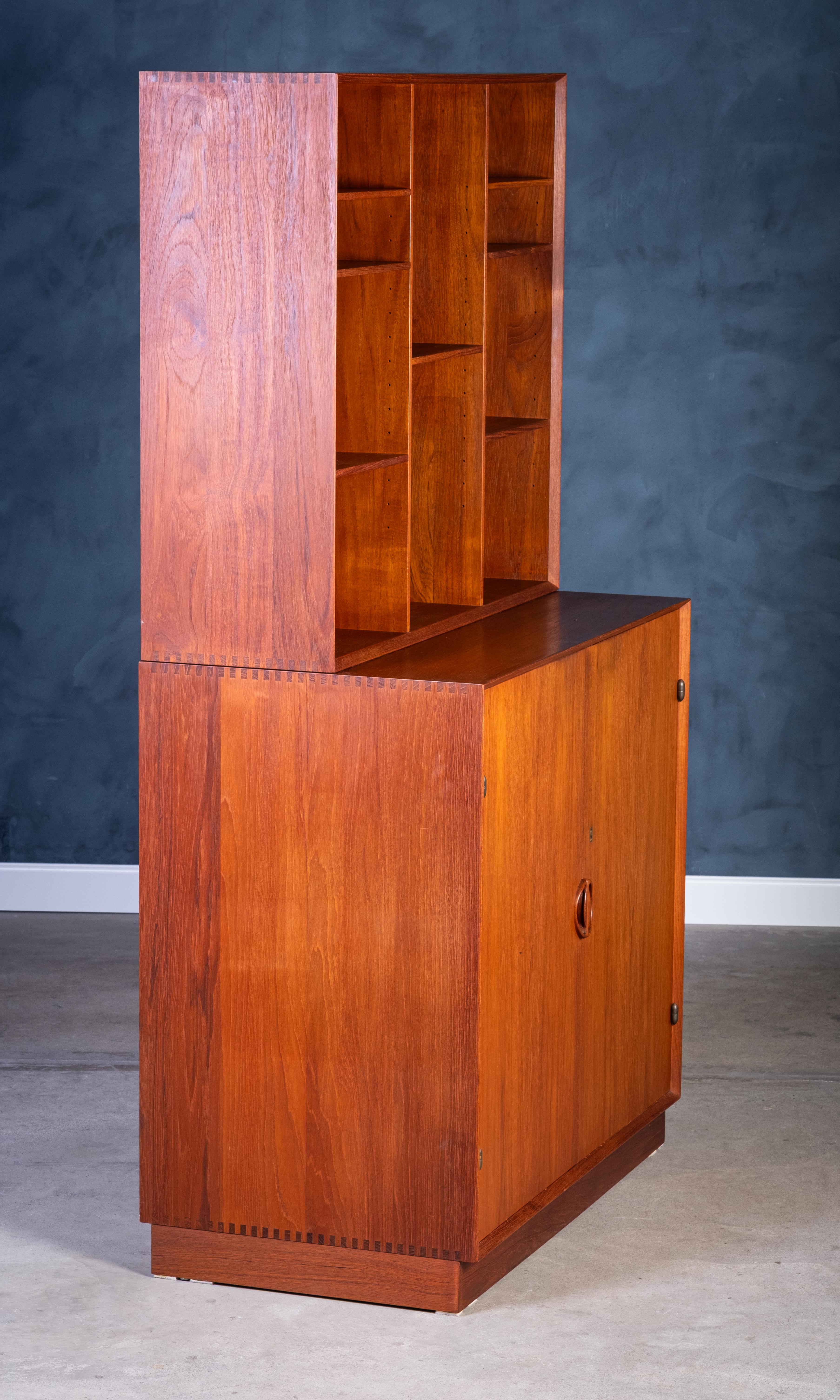 Cabinets in Teak by Peter Hvidt & Orla Mølgaard for Søborg Møbelfabrik In Good Condition For Sale In Nørre Aaby, DK