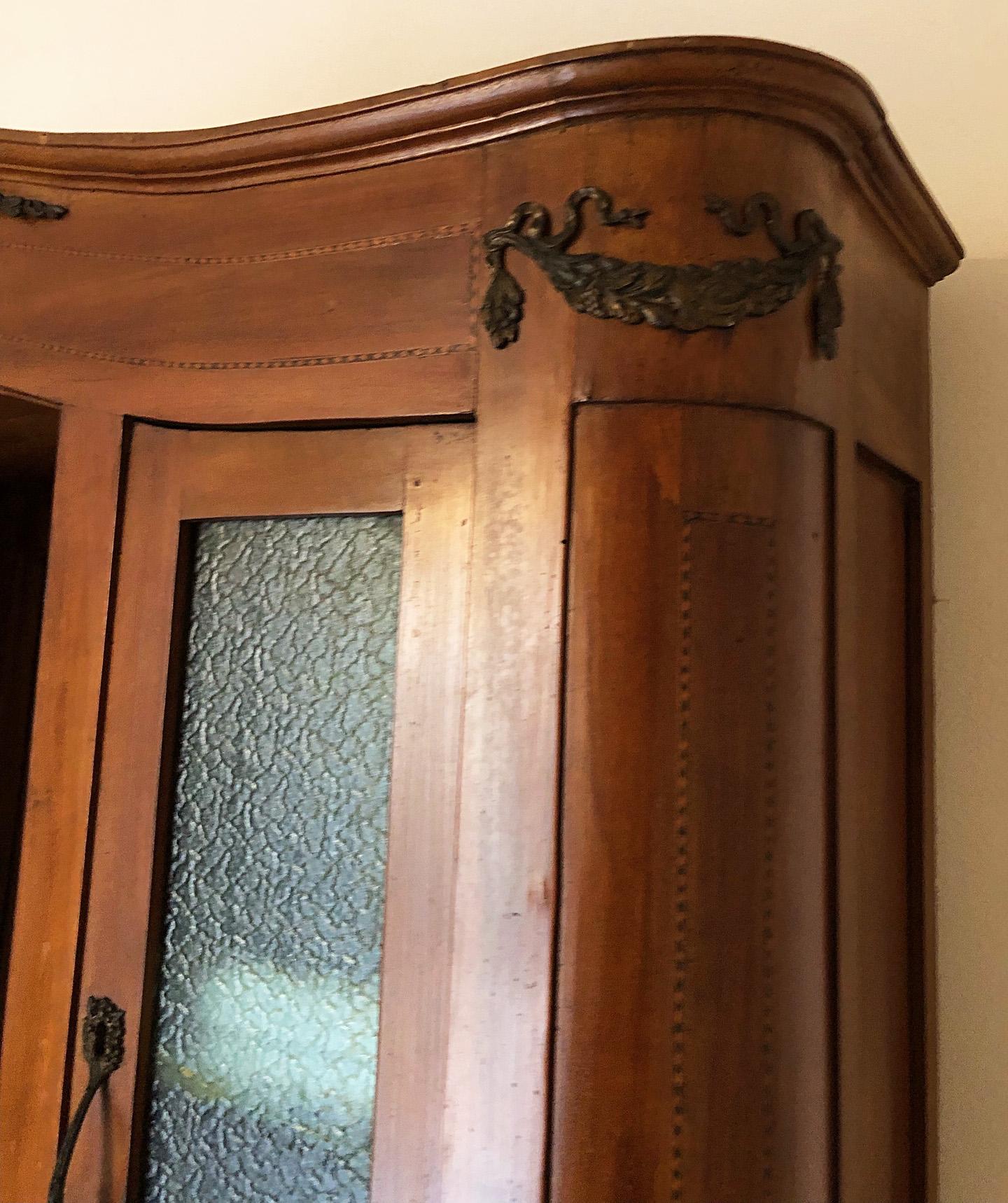 Cabinets Italian Showcase in National Walnut in Natural Color Art Deco Style In Good Condition For Sale In Buggiano, IT