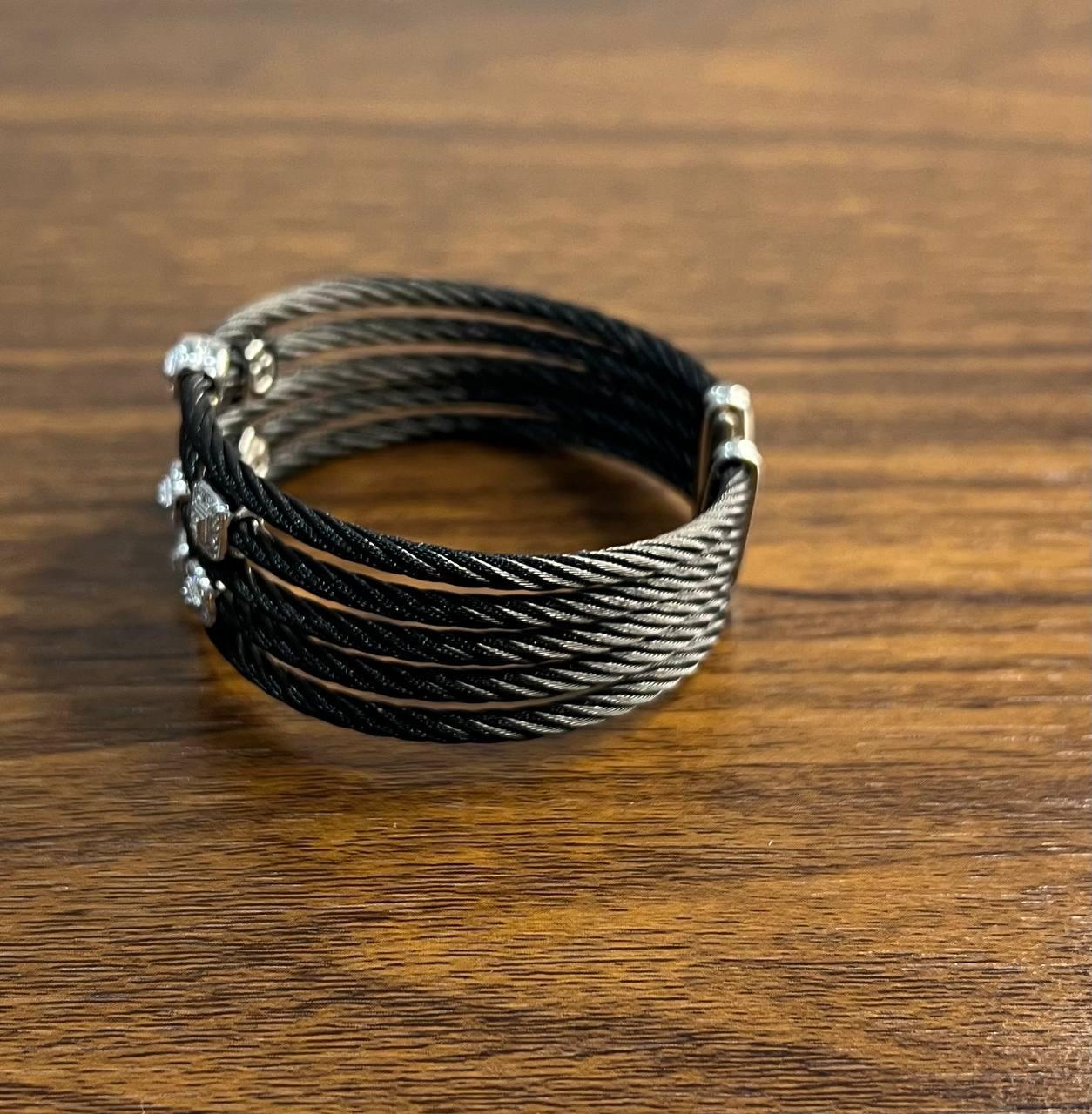 Bracciale a più file con filigrana e diamanti bianchi in oro bianco 18 carati in vendita 2