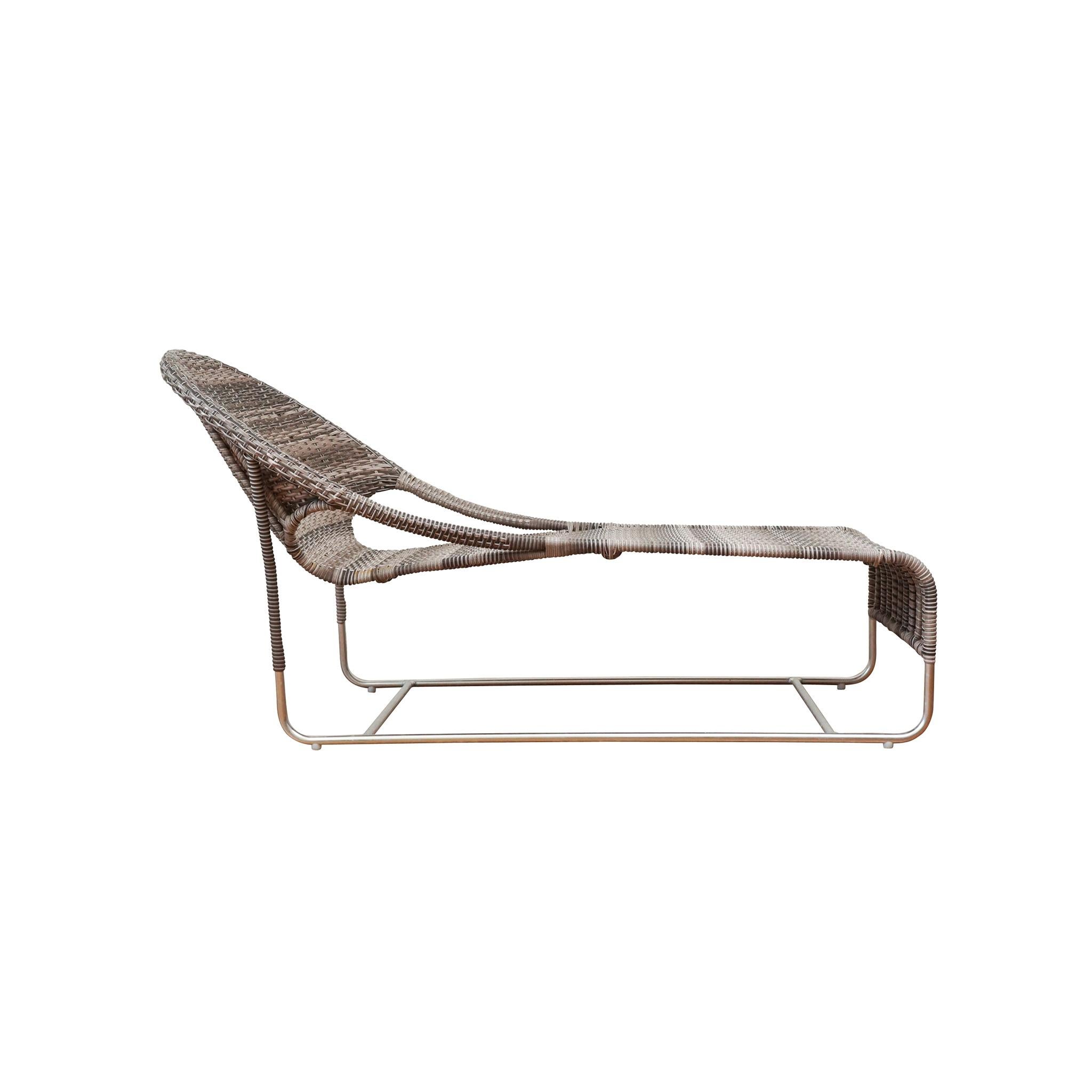 Fait à la machine Chaise d'extérieur tissée Cabo à rayures bleues et blanches en vente
