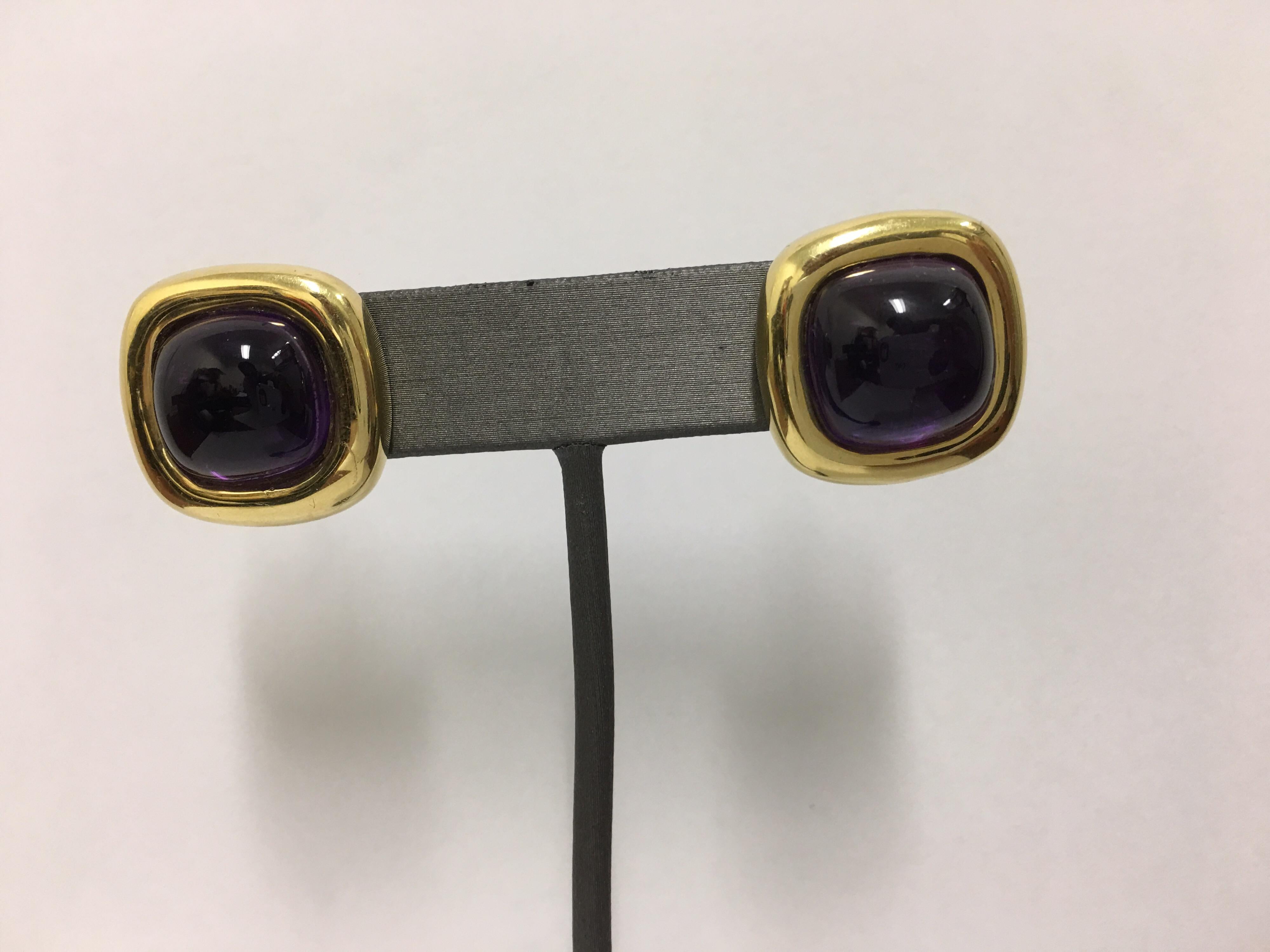 Natural African Amethyst Cushion cut Cabochen approx 17/18MM.
Pair of earrings set in 18 K Yellow Gold.
The Earrings is pierced clip on.