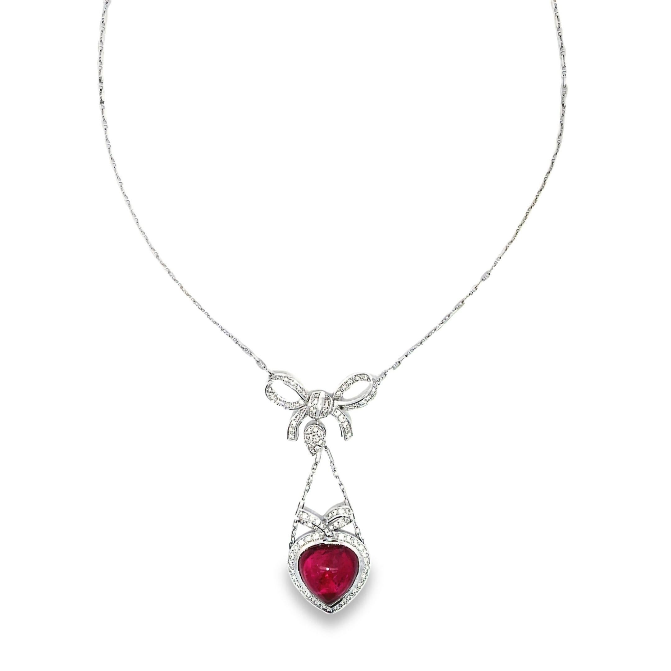 Ciondolo a forma di cuore e nastro con diamante in rubelite da 13,02 carati con catenina