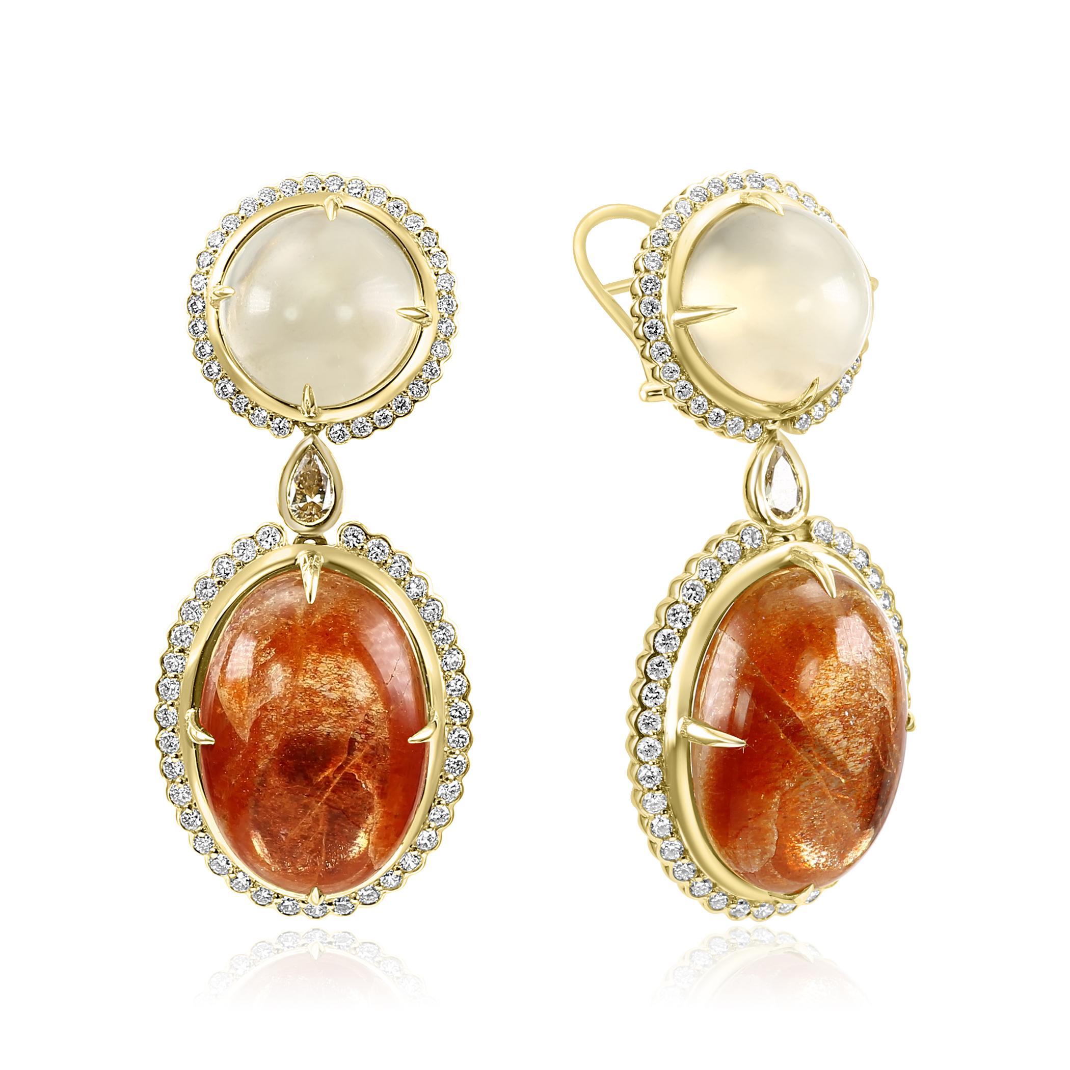 Scopri la perfetta fusione di eleganza e fascino celestiale con questi orecchini Fashion Dangle in oro 18 carati, progettati per affascinare da ogni angolazione. Realizzata a mano con precisione, questa lussuosa coppia mette in mostra una
