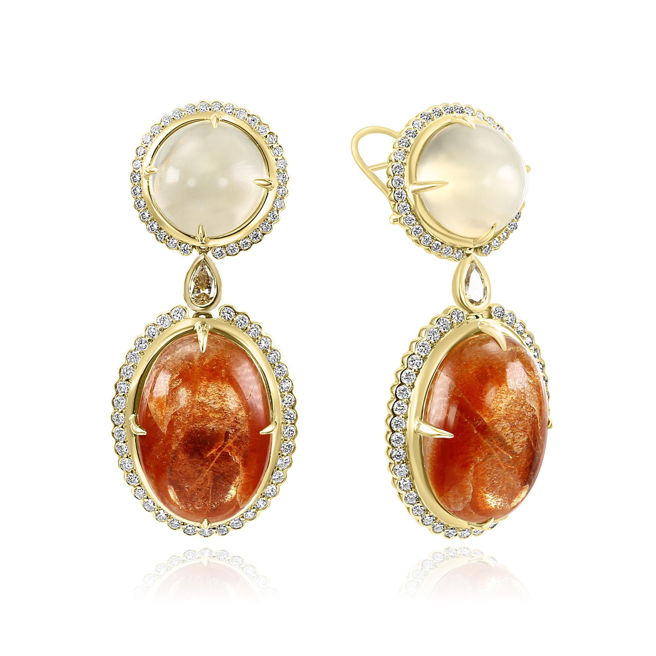 Moderno Orecchini con pietra lunare cabochon da 29,75 carati, pietra solare da 25,97 carati e diamanti in oro 18 carati in vendita