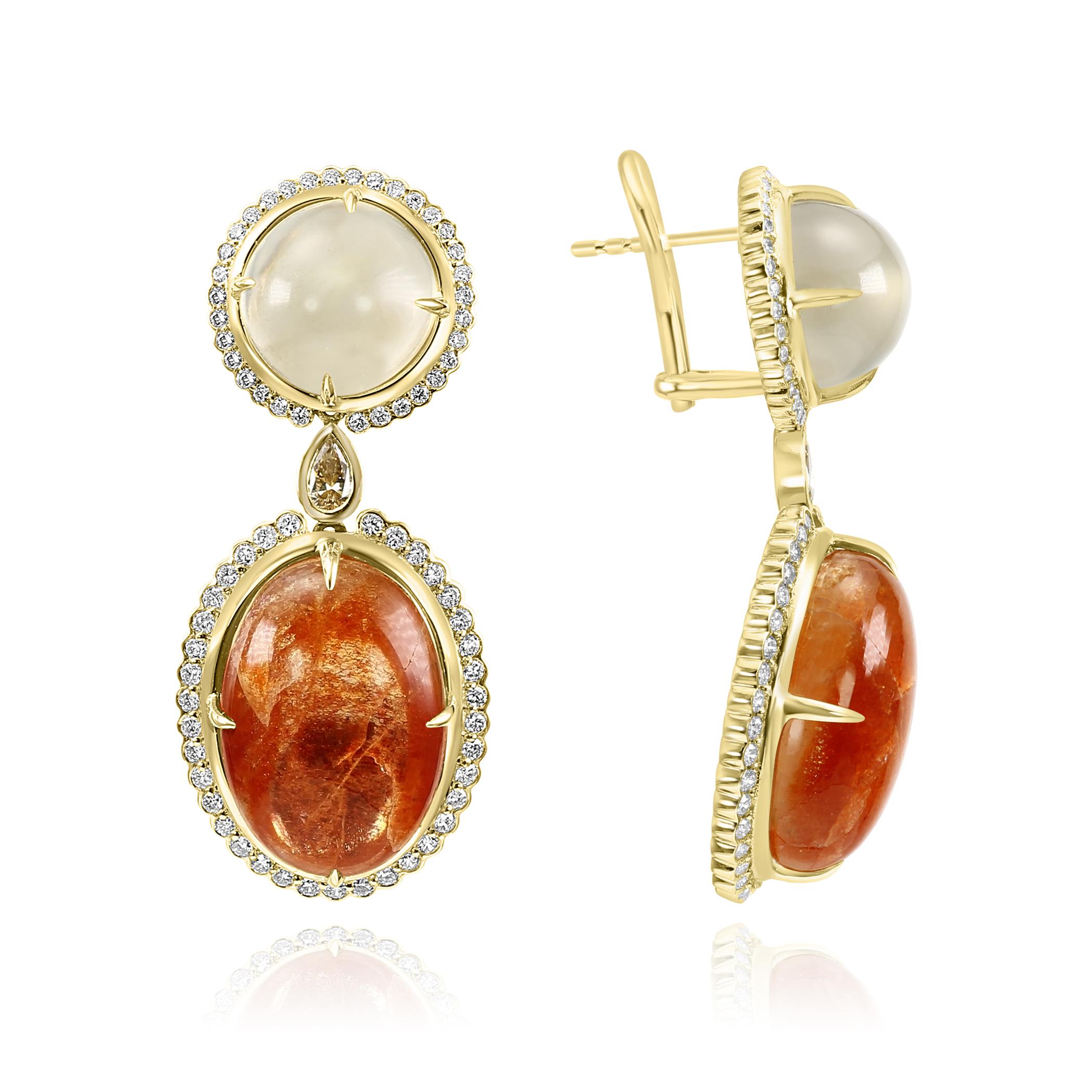 Donna Orecchini con pietra lunare cabochon da 29,75 carati, pietra solare da 25,97 carati e diamanti in oro 18 carati in vendita