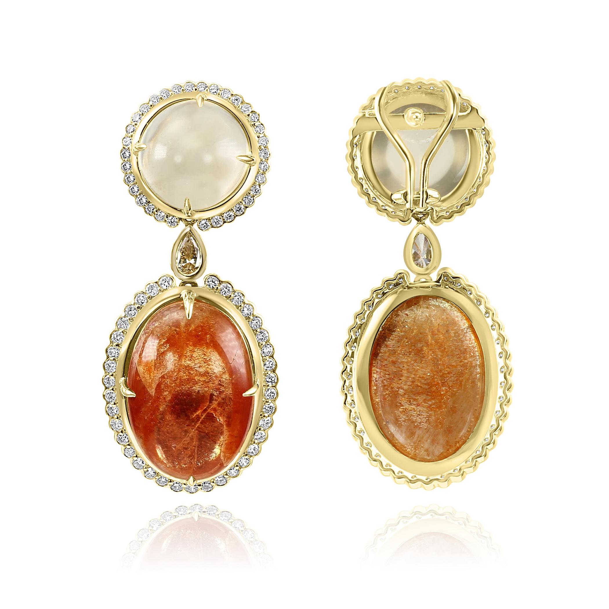 Orecchini con pietra lunare cabochon da 29,75 carati, pietra solare da 25,97 carati e diamanti in oro 18 carati in vendita 1