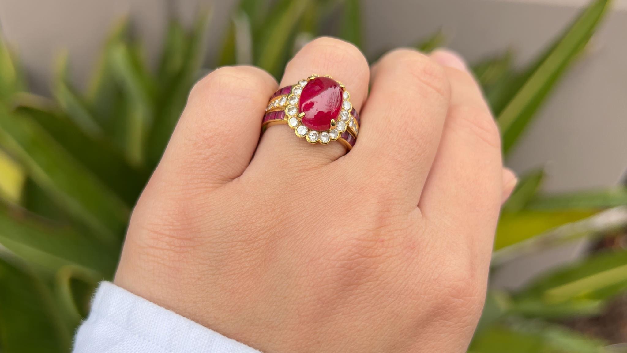 Cabochon 4.40 Carat Red Spinel Ring With Diamonds And Rubies 18K Yellow Gold In Excellent Condition For Sale In Carlsbad, CA