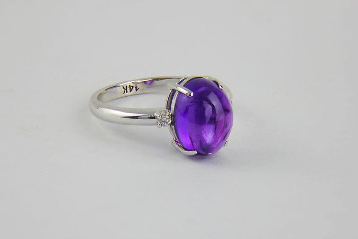 Women's Cabochon amethyst 14k gold ring.  For Sale