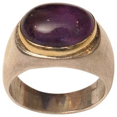 Anillo de amatista cabujón de oro de 18 quilates y plata de ley