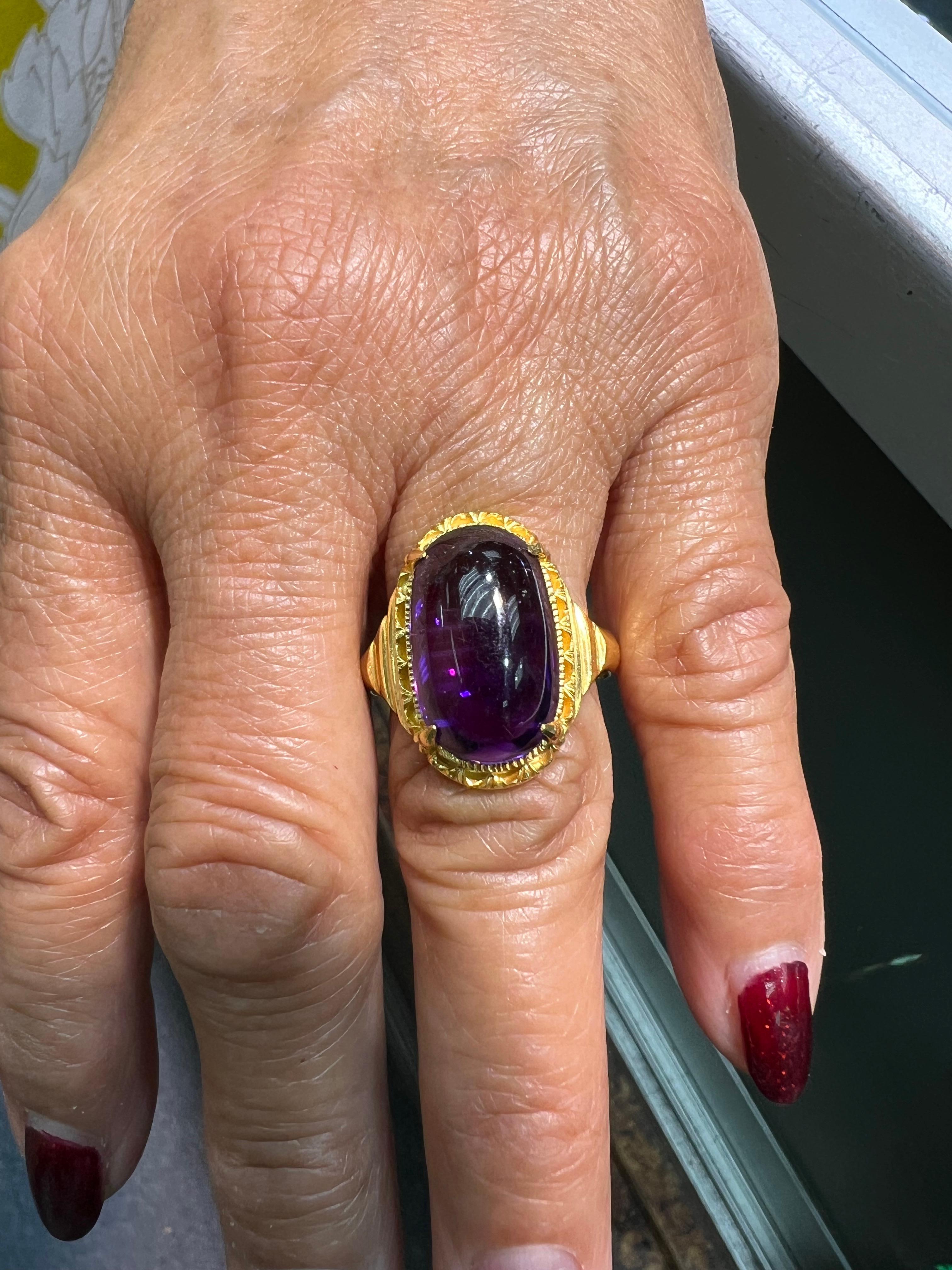 Cabochon Amethyst 21 Karat Yellow Gold Ring In Good Condition In Los Angeles, CA