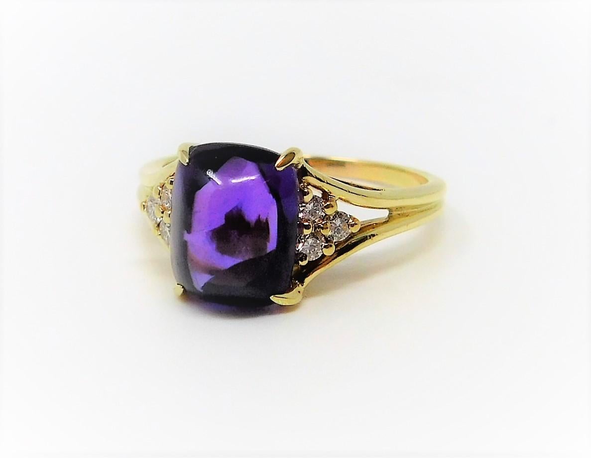Modern Cabochon Amethyst and Diamond Ring in 18 Karat Gold For Sale