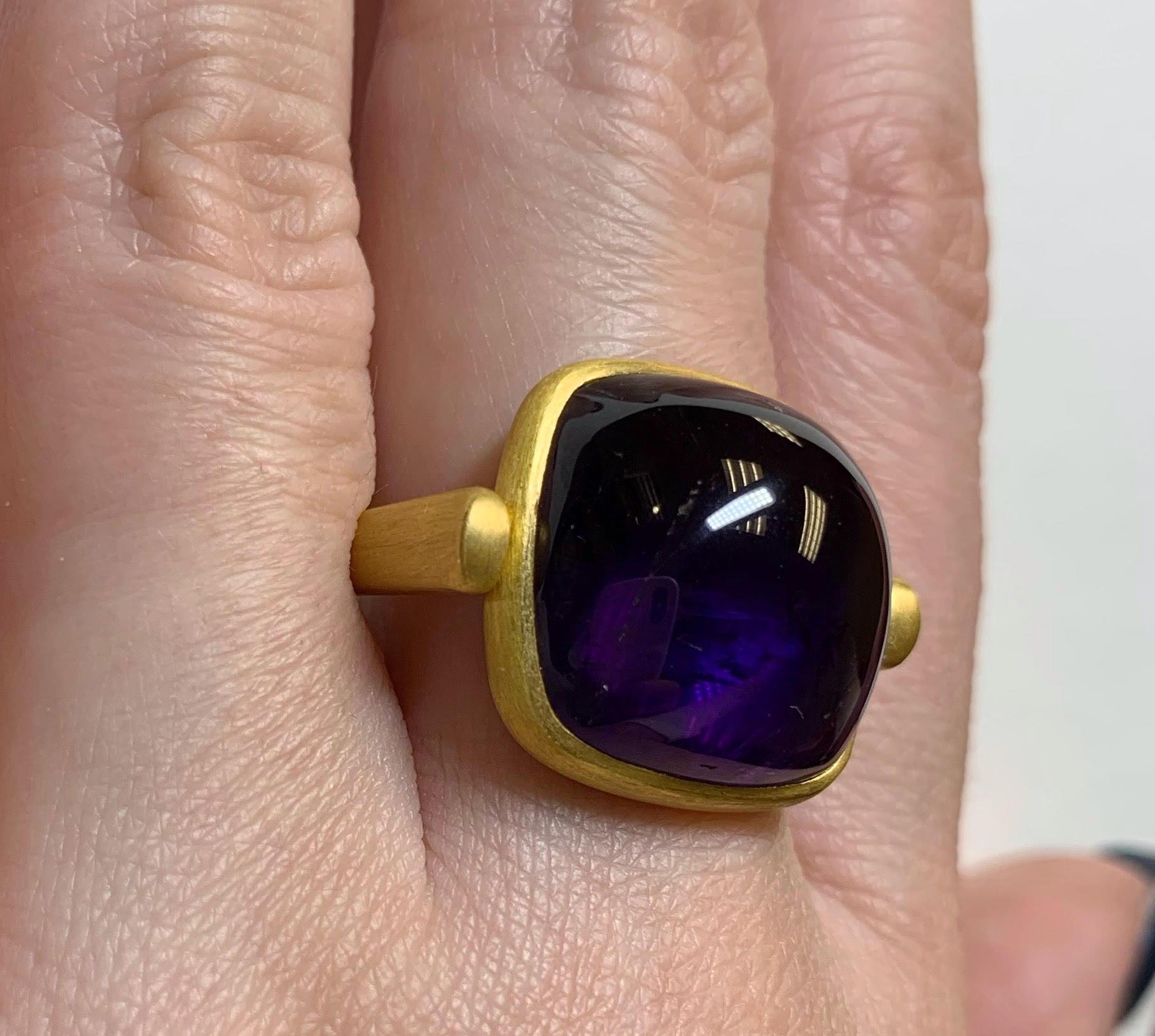 Cabochon Amethyst Flip Ring in 22 Karat Gold, A2 by Arunashi In New Condition For Sale In Beverly Hills, CA