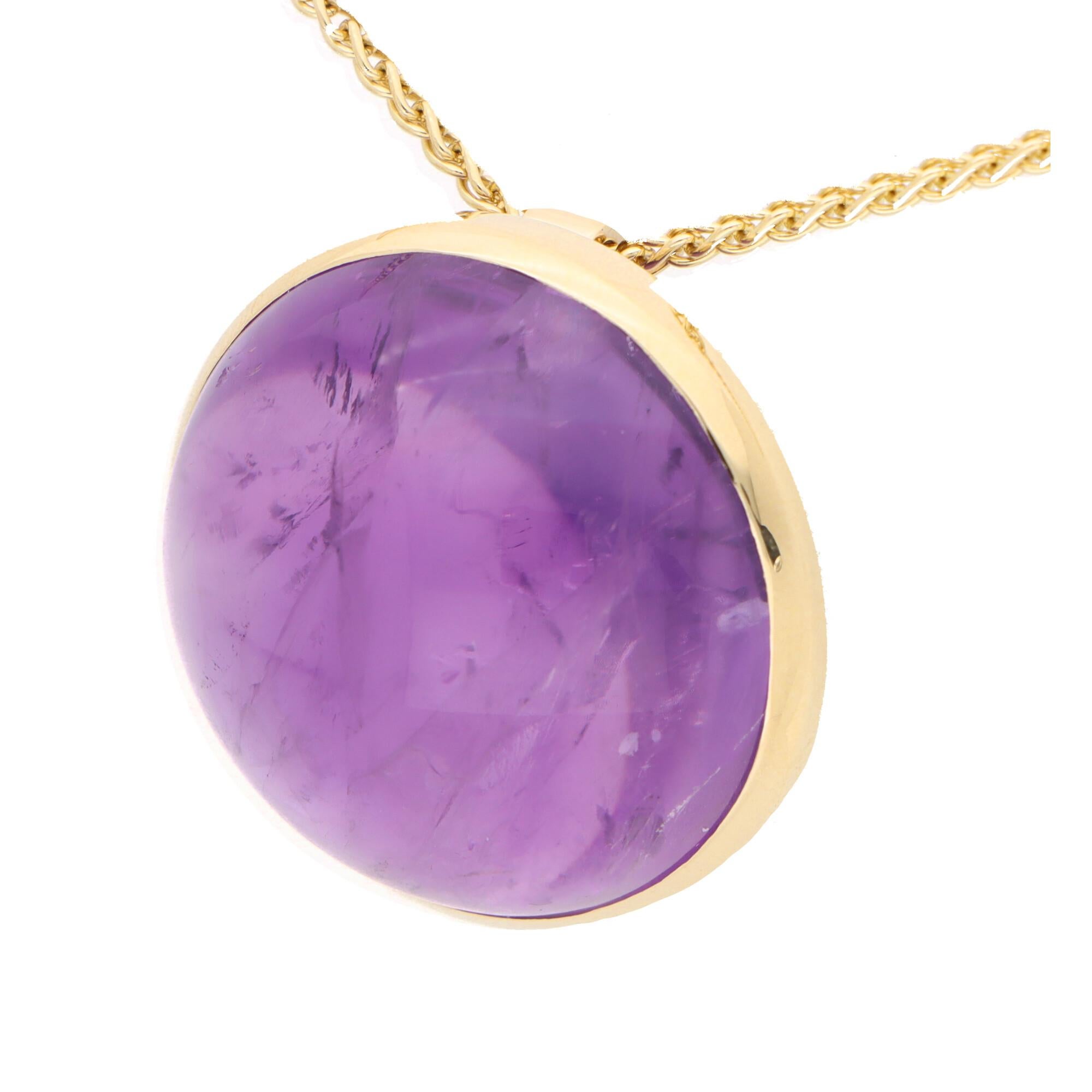 Taille cabochon Pendentif en or jaune 9 carats serti d'une améthyste cabochon