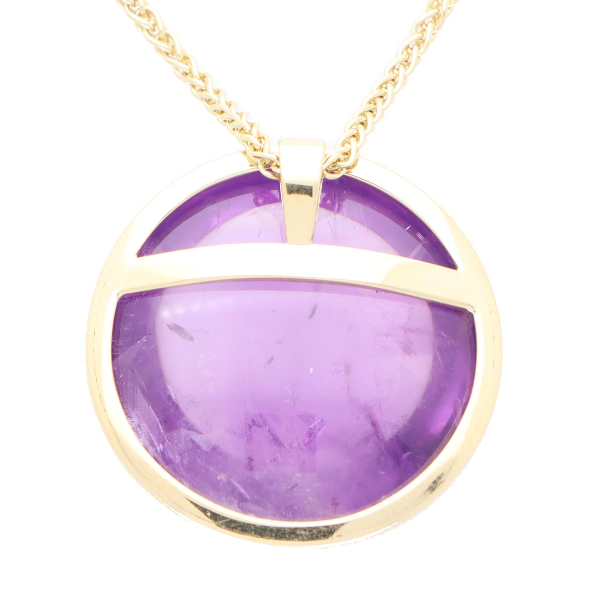 Pendentif en or jaune 9 carats serti d'une améthyste cabochon 1