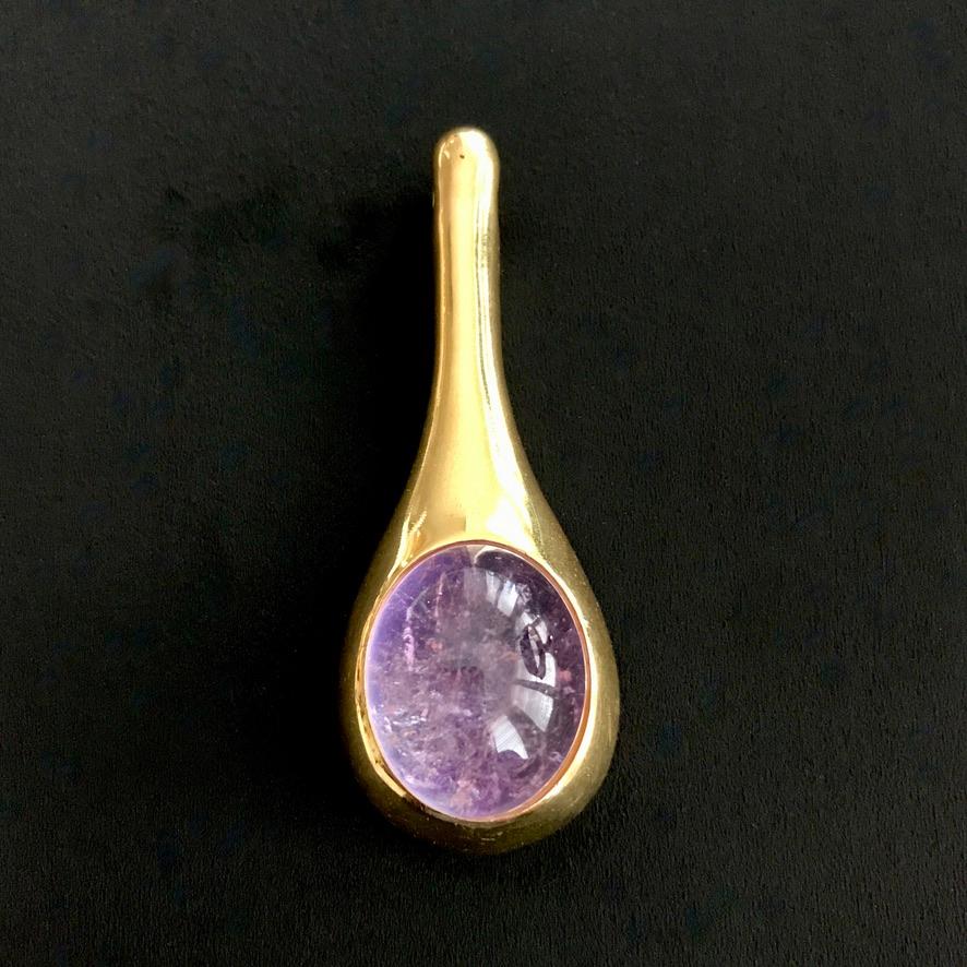 Pendentif 'gouttelette' en améthyste cabochon sur collier Unisexe en vente