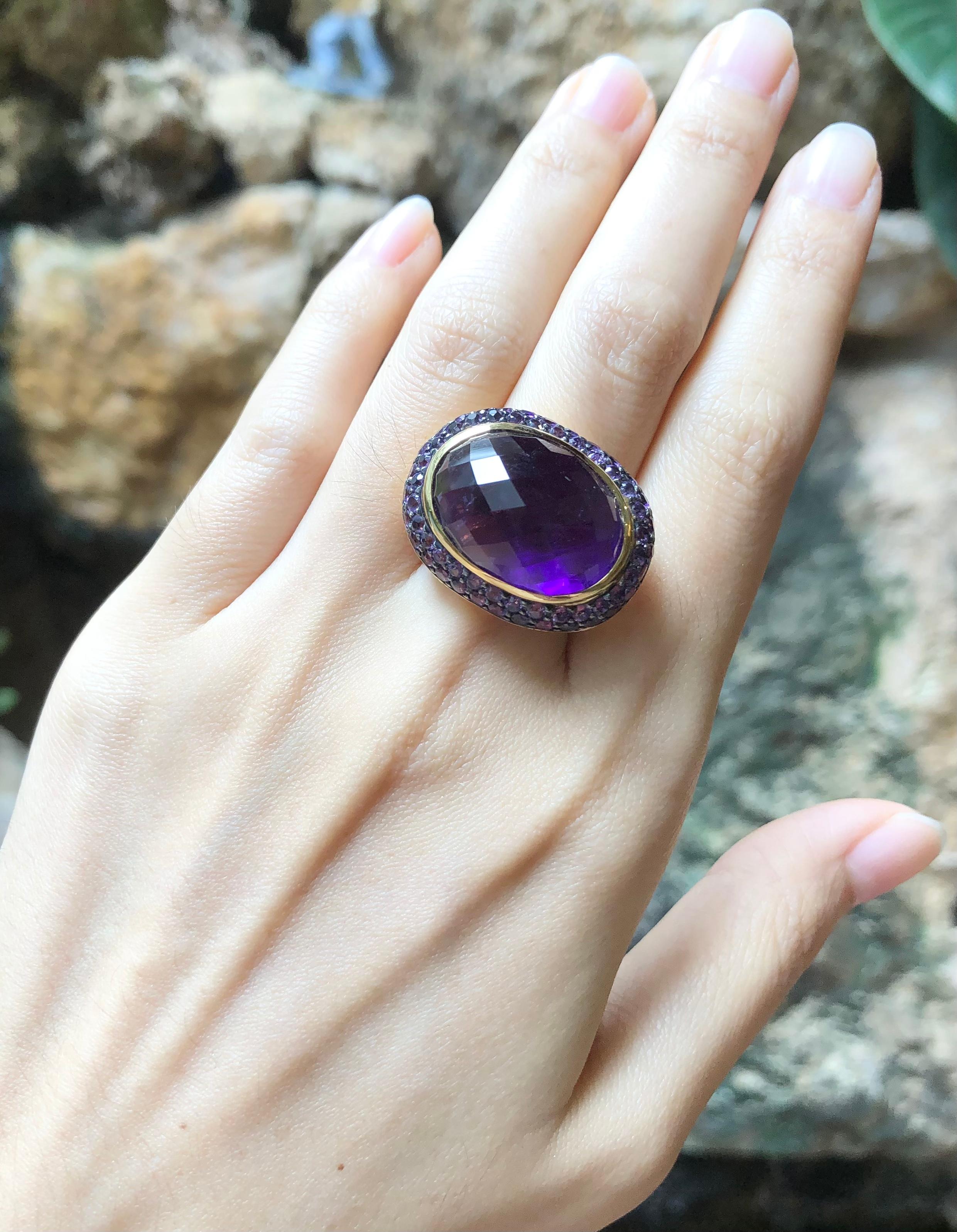 Cabochon Amethyst with Amethyst Ring Set in 18 Karat Gold Settings In New Condition For Sale In Bangkok, TH