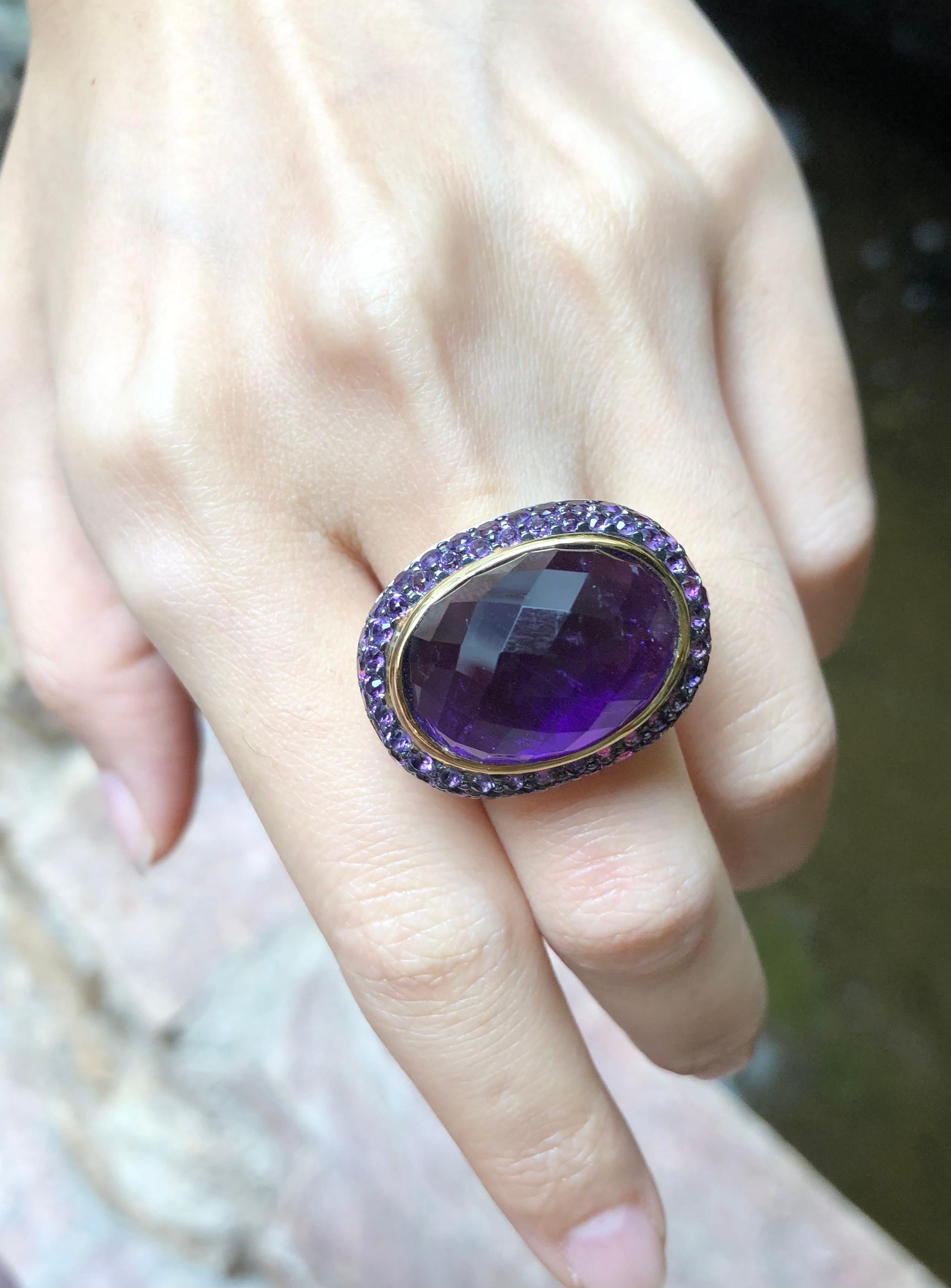 Bague en or 18 carats sertie d'une améthyste cabochon et d'une améthyste en vente 2