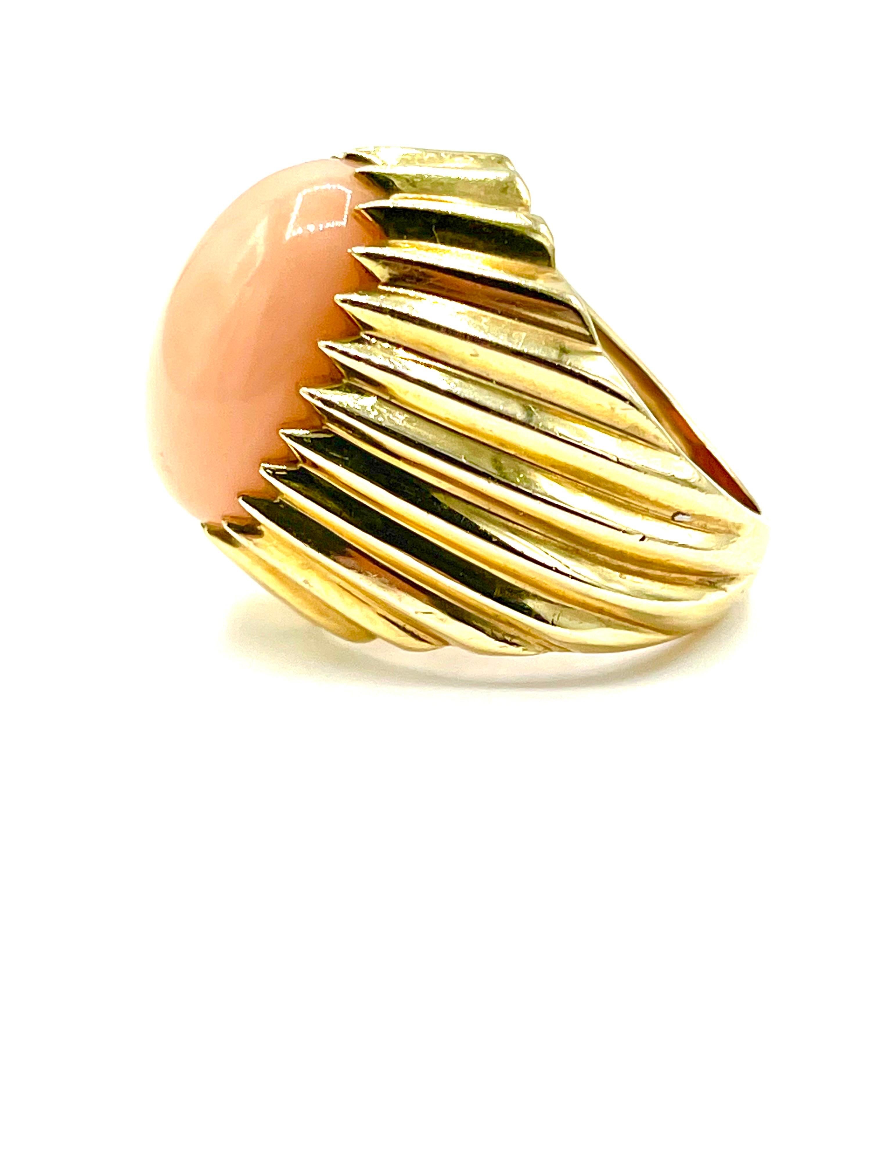 Retro Cabochon Angel Skin Coral Bombe' Style Yellow Gold Cocktail Ring For Sale